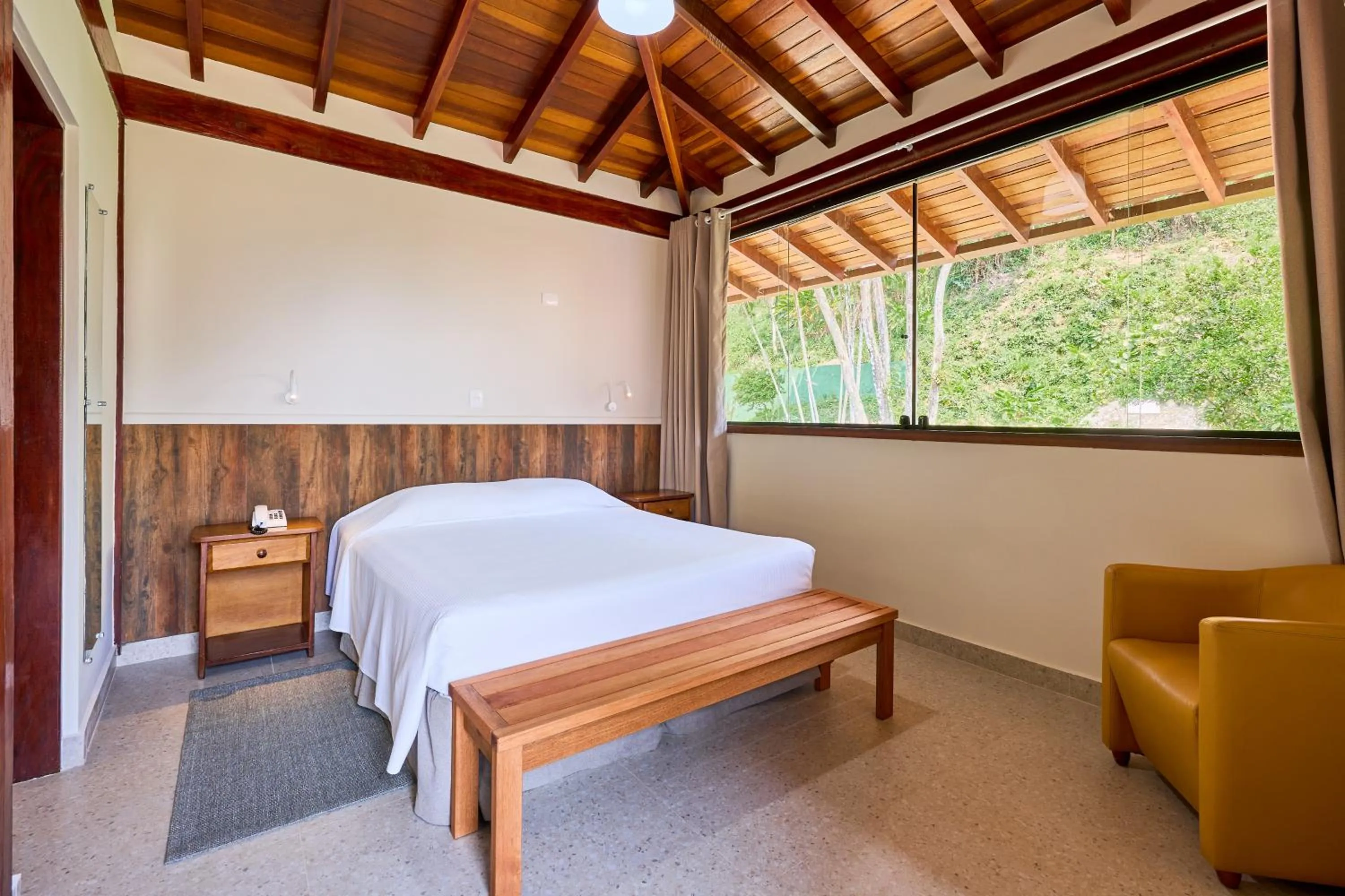 Photo of the whole room, Bed in Hotel Coquille