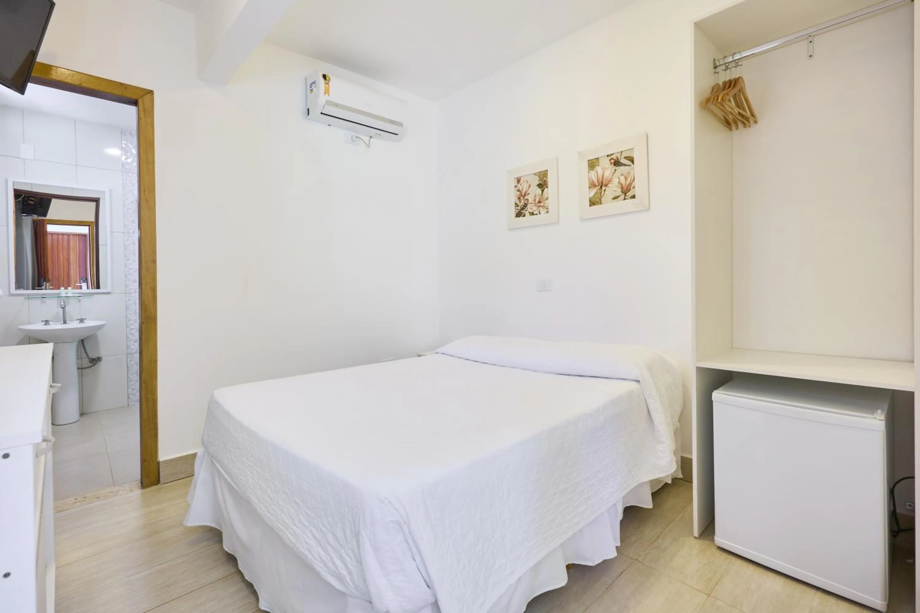 Bedroom, Bed in Hotel Coquille