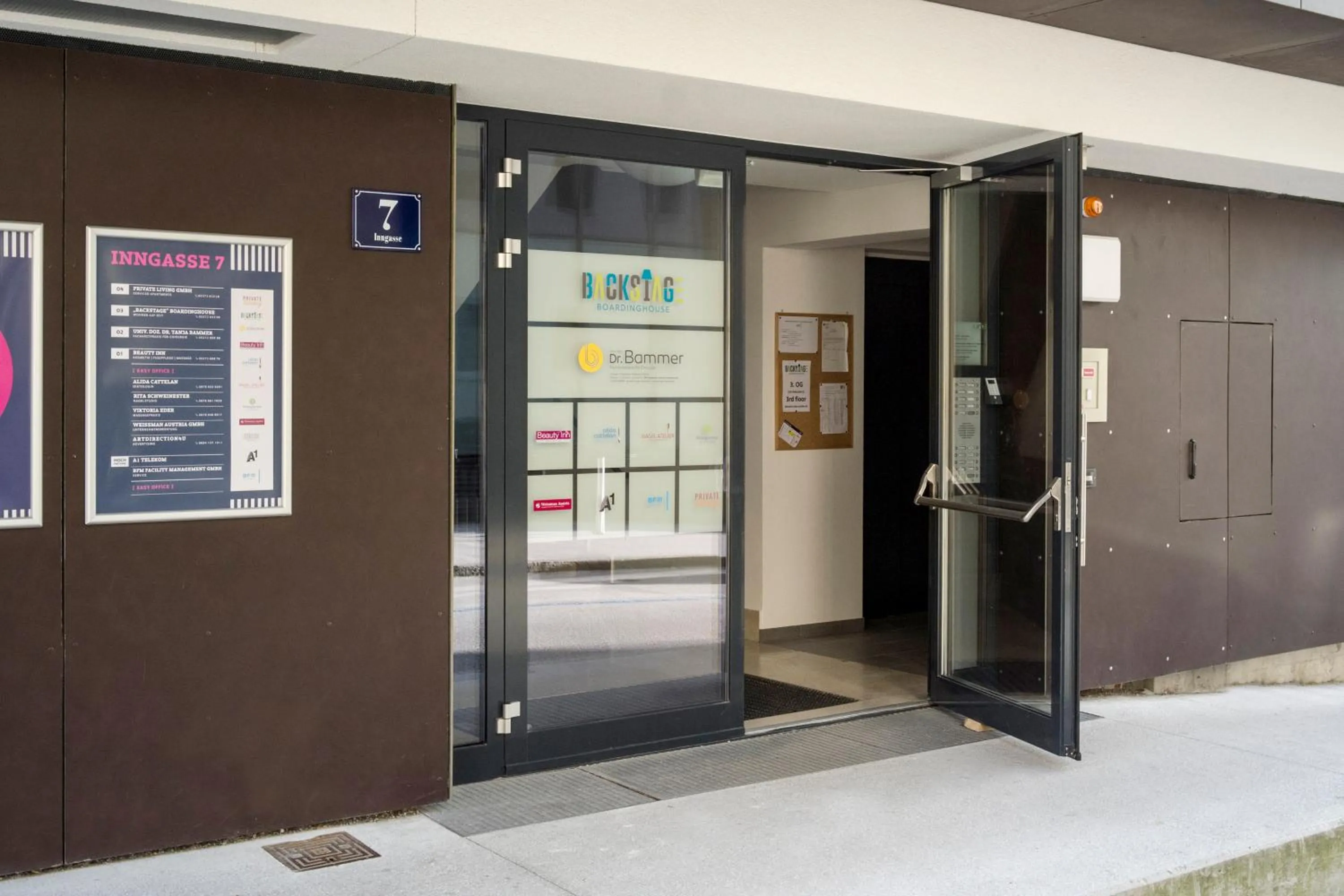 Facade/entrance in Aparthotel Backstage