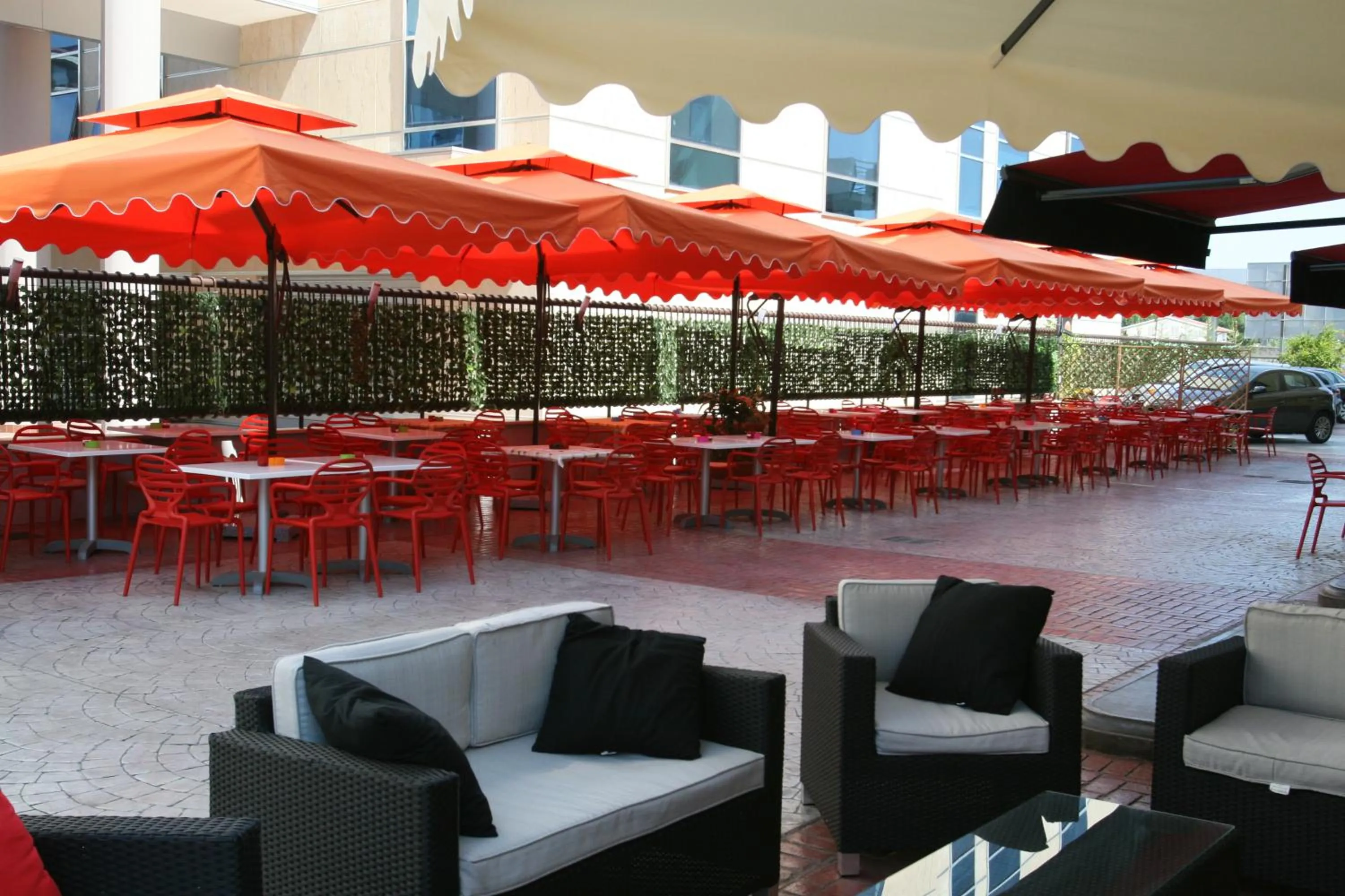 Restaurant/places to eat in Rama Palace Hotel