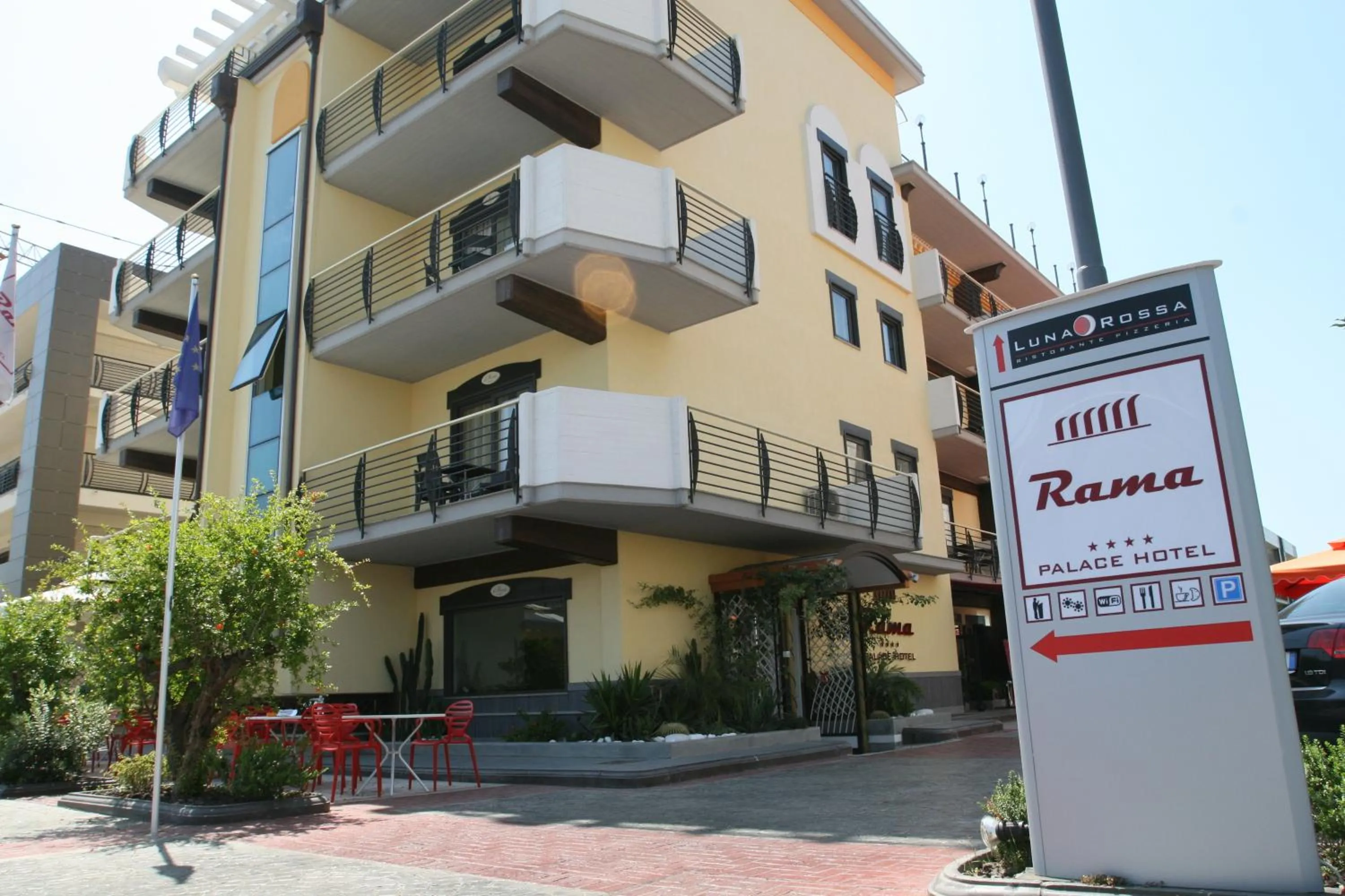 Facade/entrance in Rama Palace Hotel