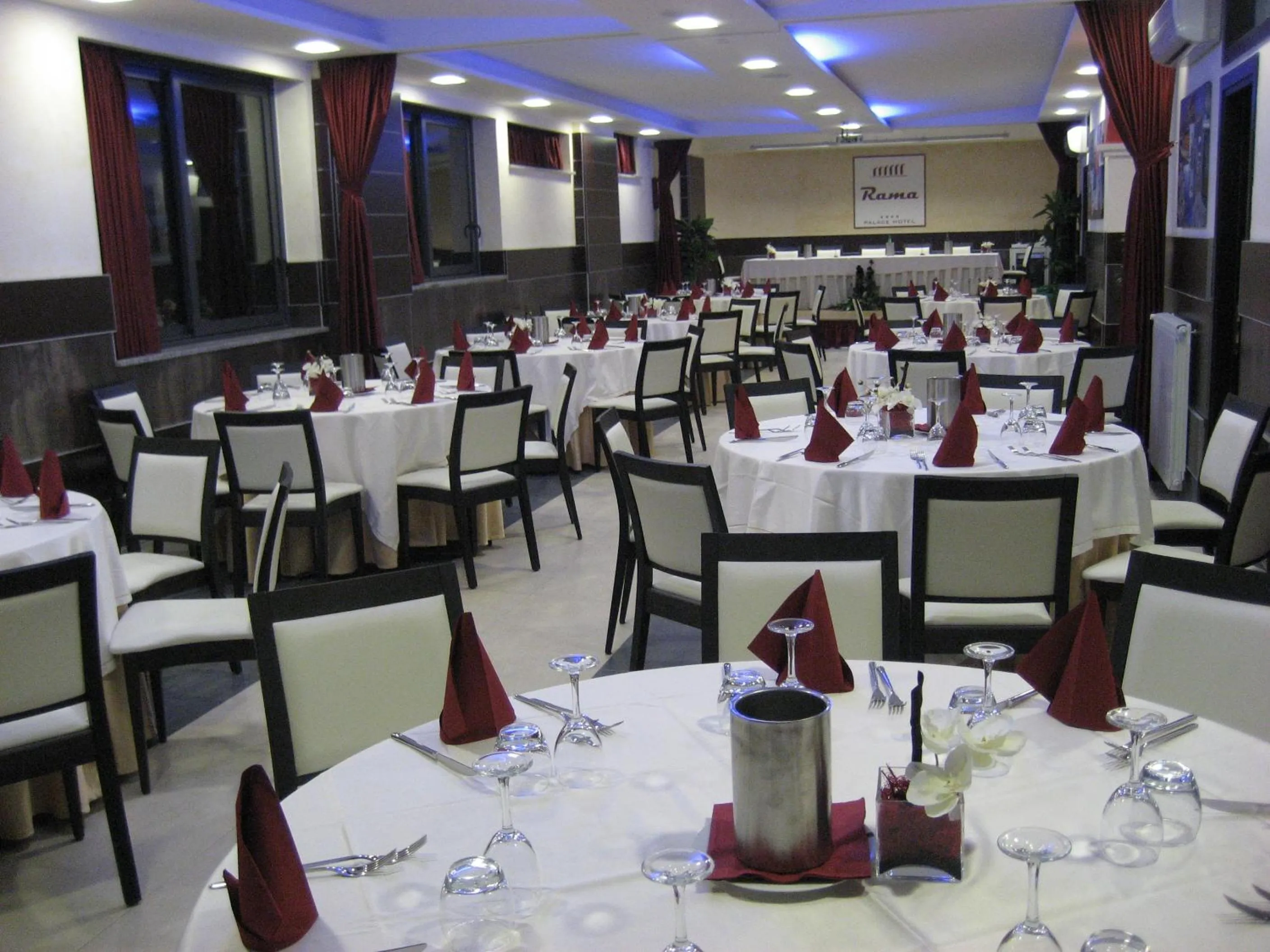Restaurant/places to eat in Rama Palace Hotel