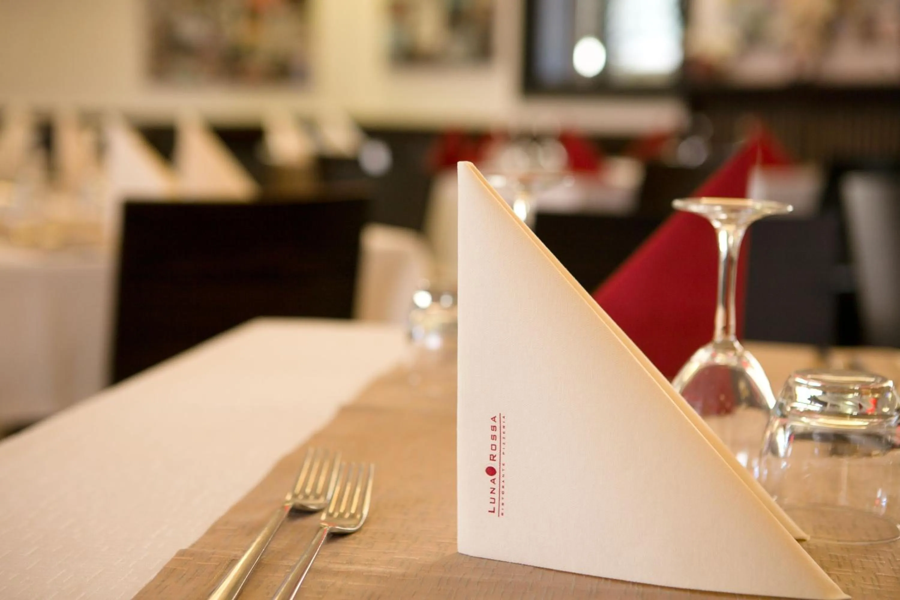 Restaurant/places to eat in Rama Palace Hotel