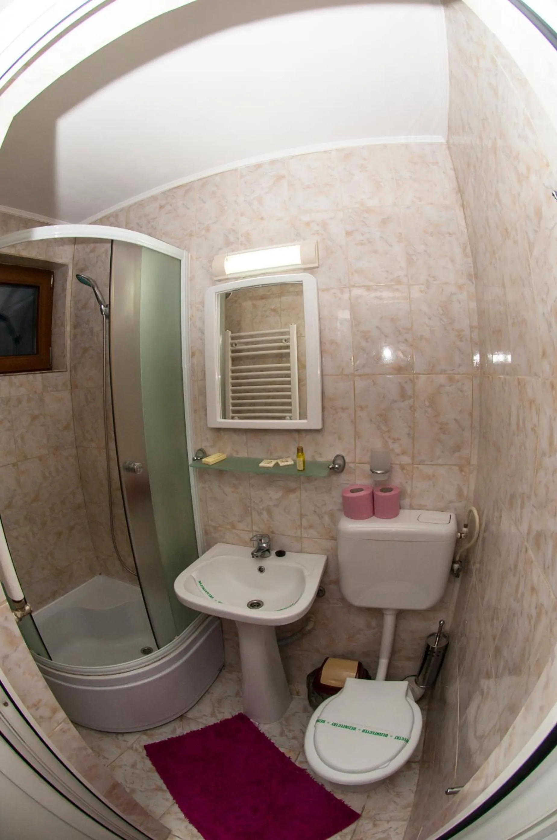 Shower in La Casa Nord