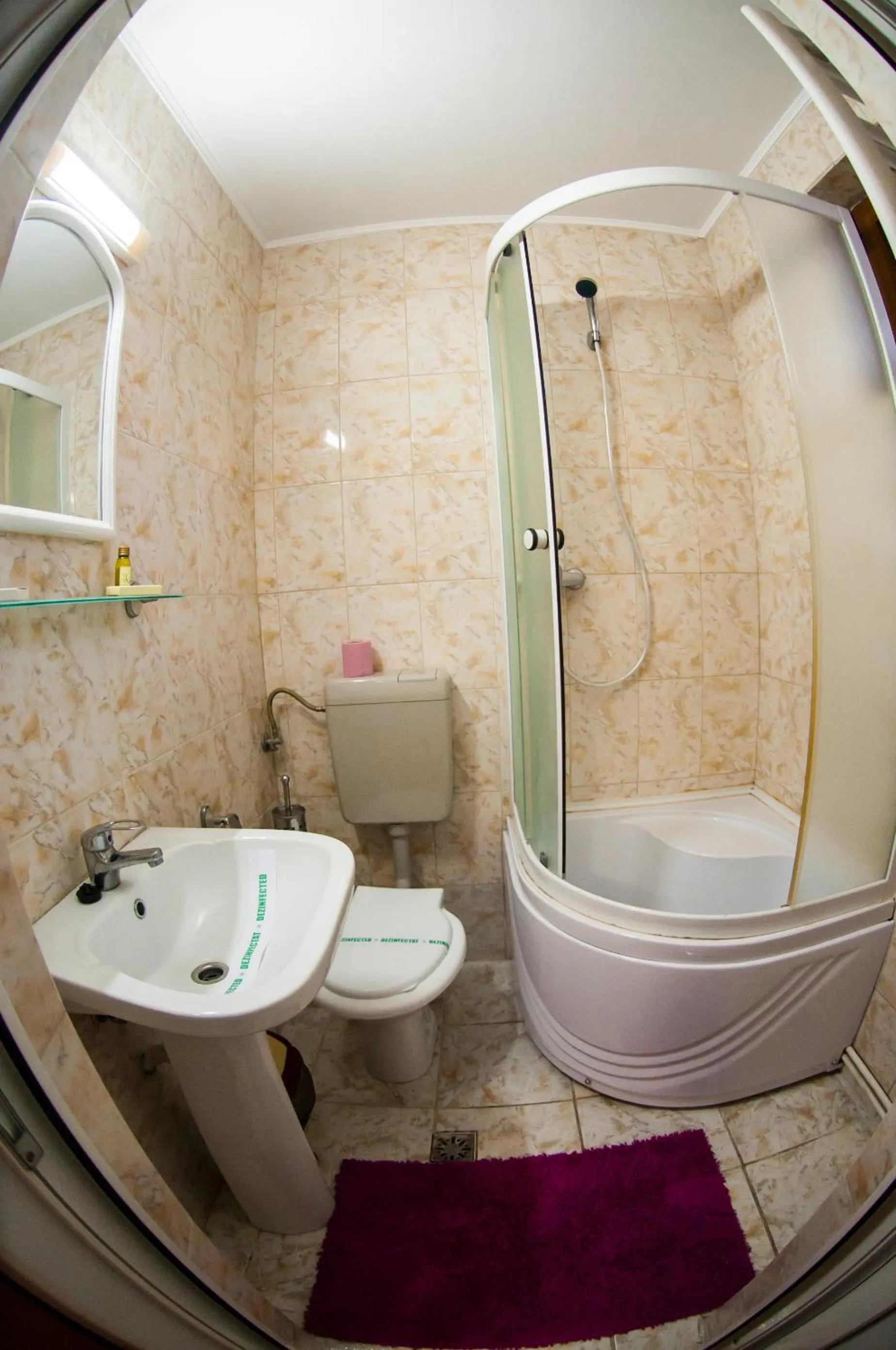 Shower in La Casa Nord