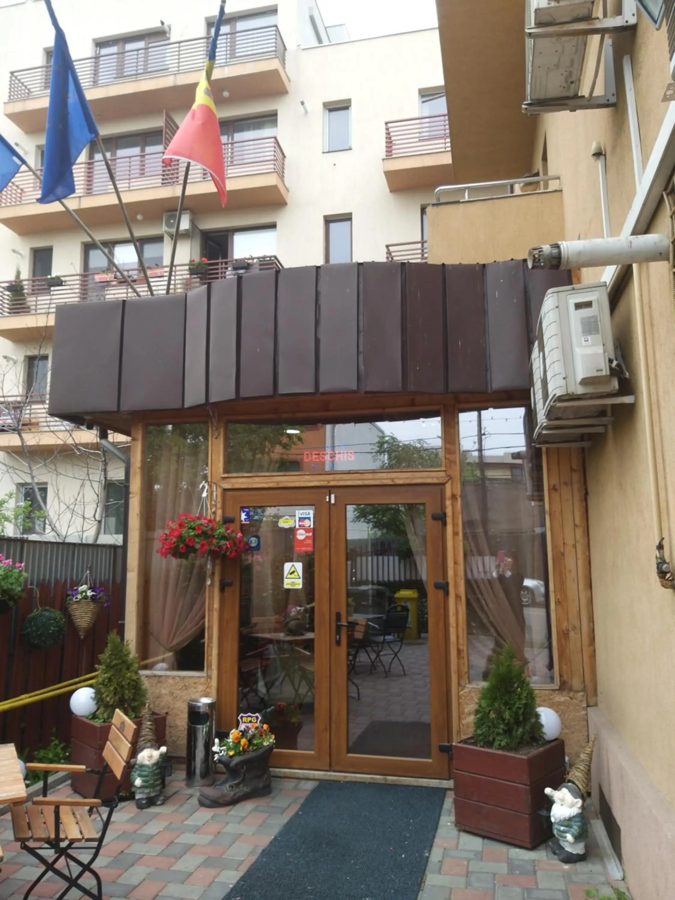 Facade/entrance in La Casa Nord