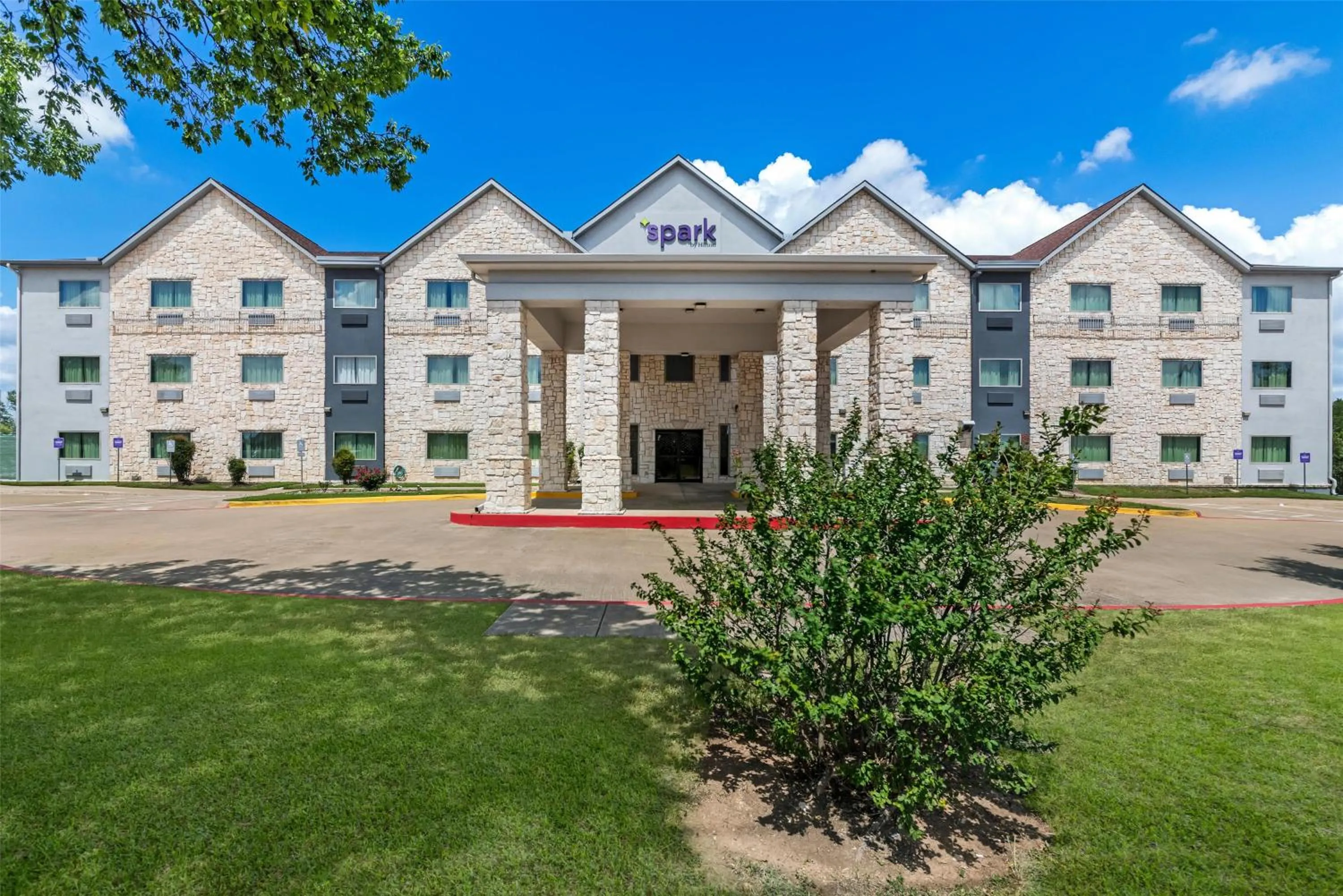 Property building in Spark by Hilton Round Rock