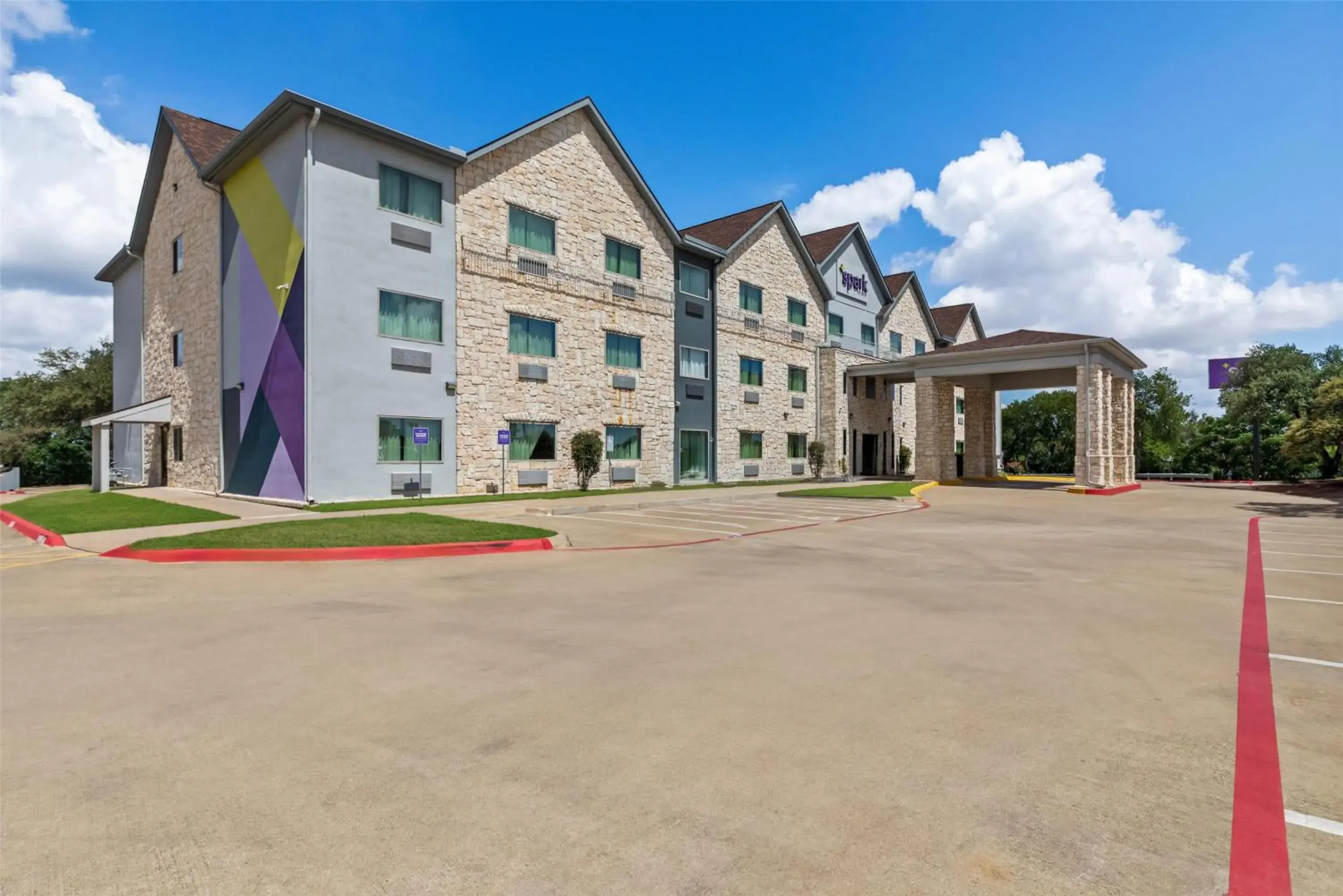 Property building in Spark by Hilton Round Rock Property building in Spark by Hilton Round Rock