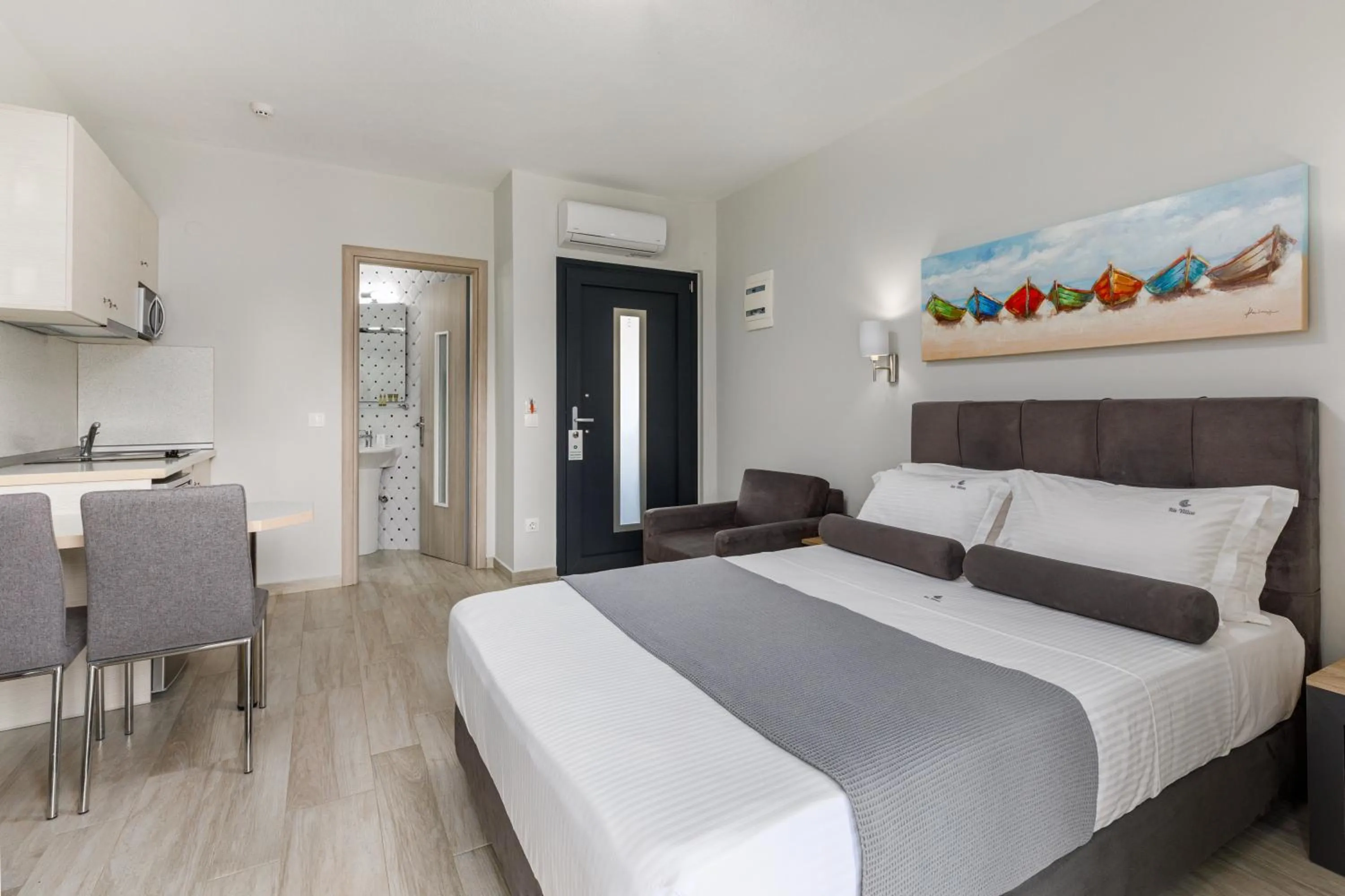 Kitchen or kitchenette, Bed in Ilis Villas