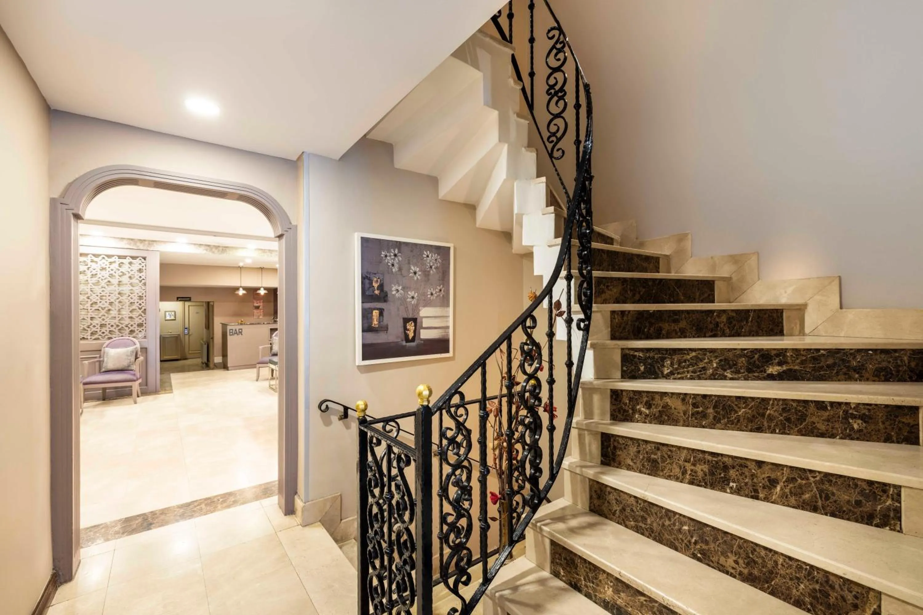 Raymond Hotel Old City