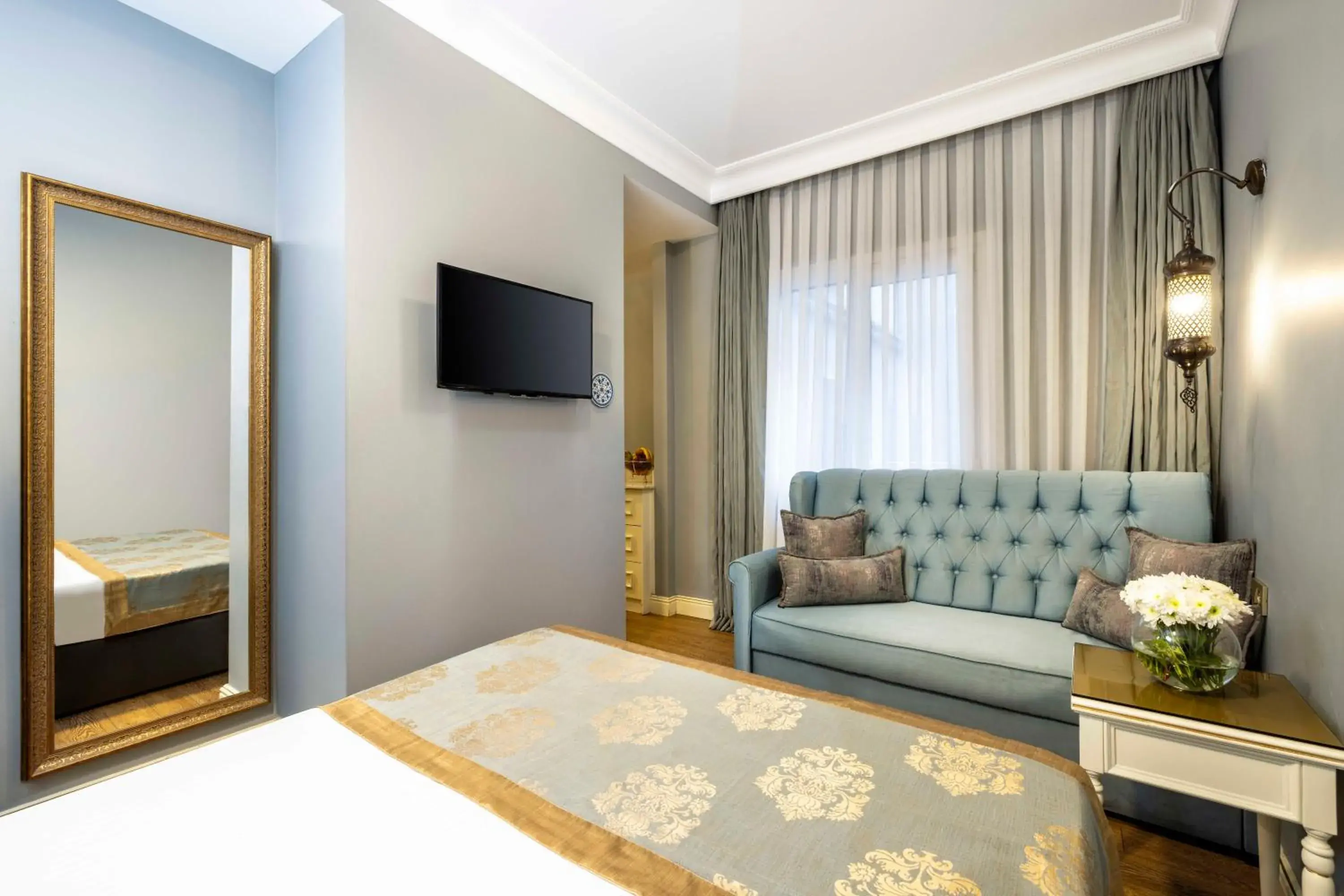 Family Room in Raymond Hotel Old City Family Room in Raymond Hotel Old City