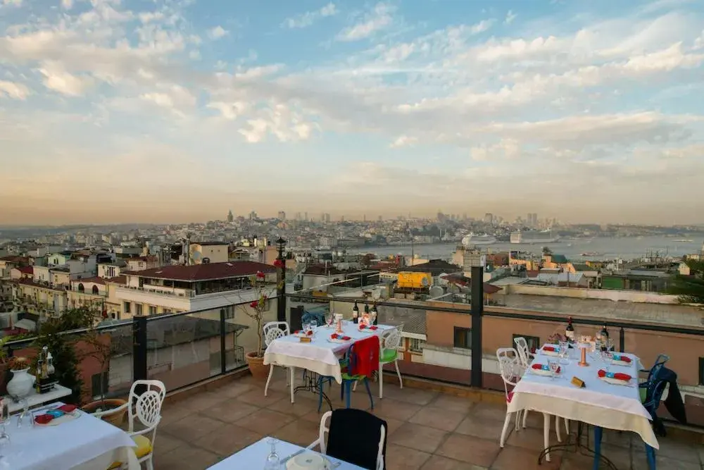 Restaurant/places to eat in Raymond Hotel Old City Restaurant/places to eat in Raymond Hotel Old City