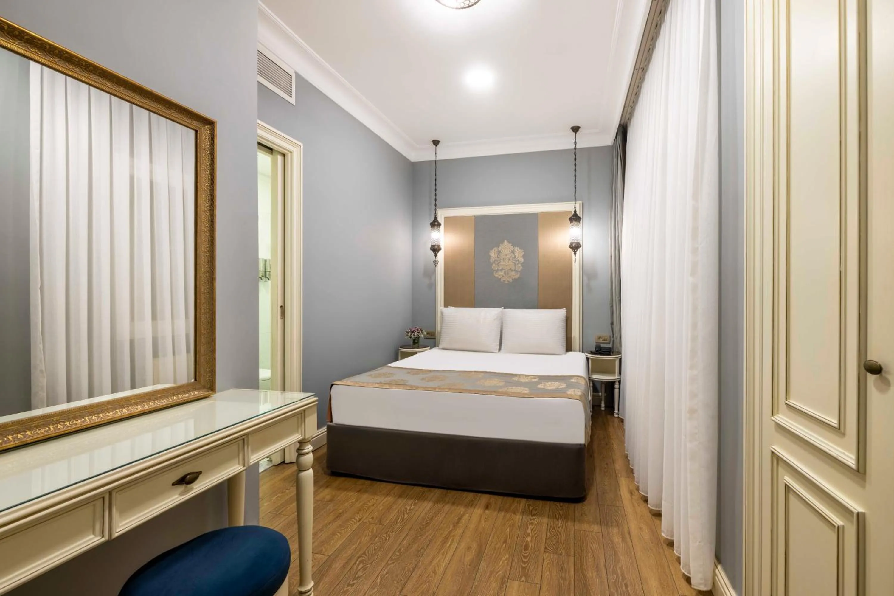 Bed in Raymond Hotel Old City