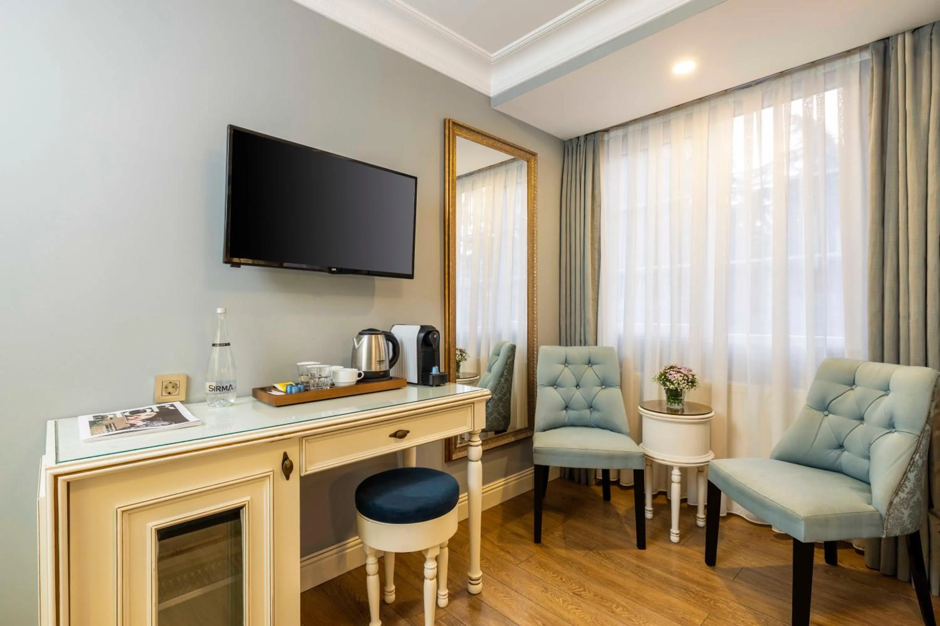 Raymond Hotel Old City