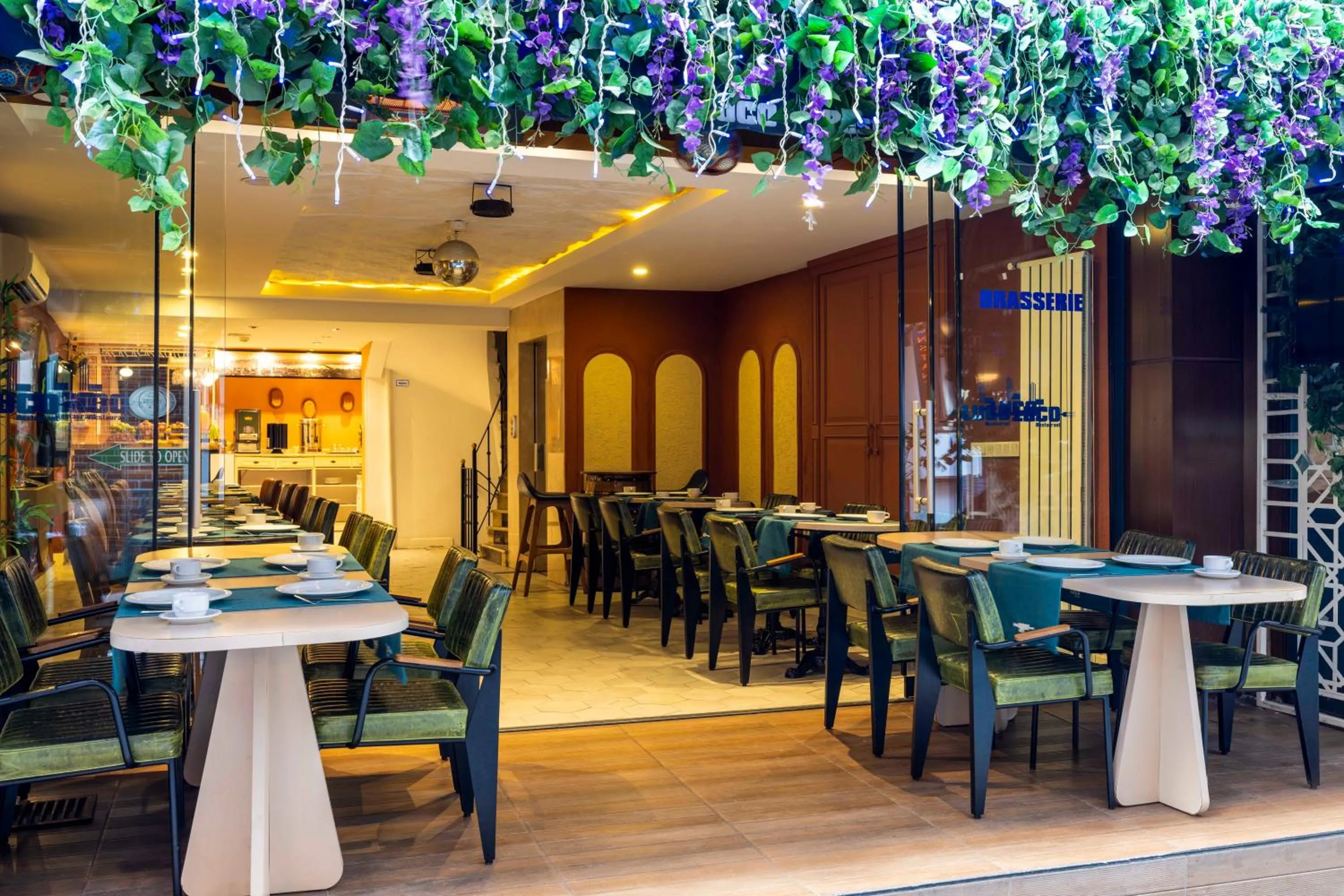 Raymond Hotel Old City