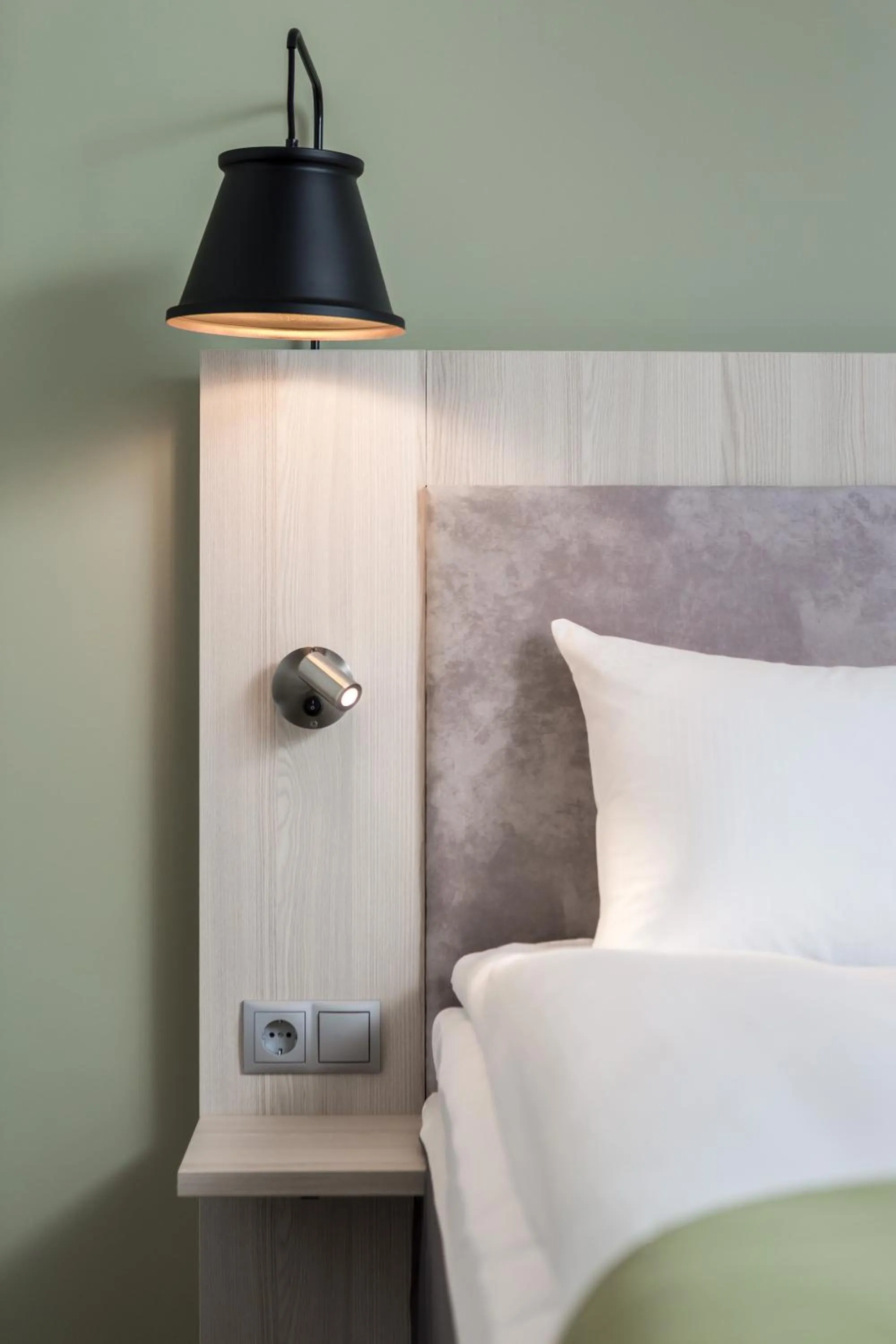 Bed in Quality Hotel Entry