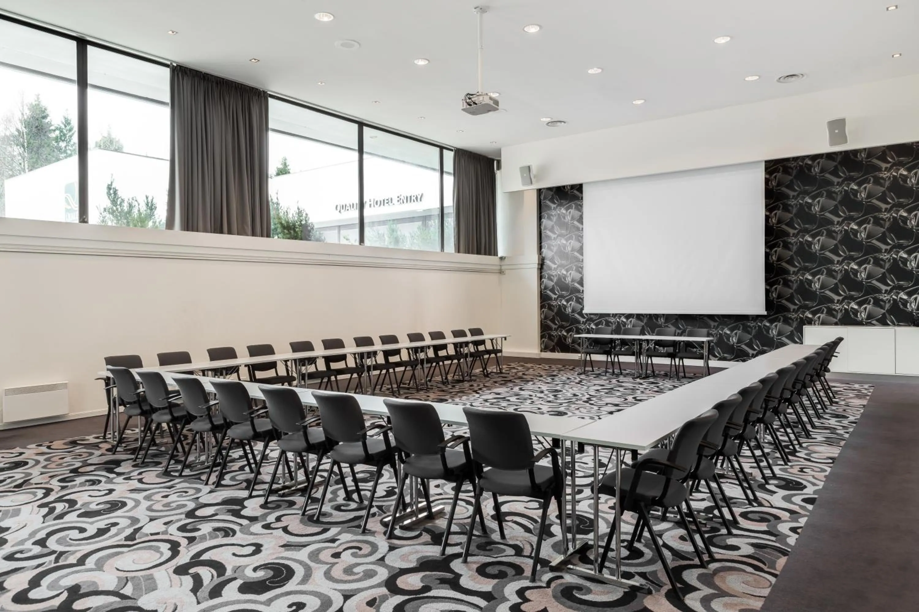 Business facilities in Quality Hotel Entry