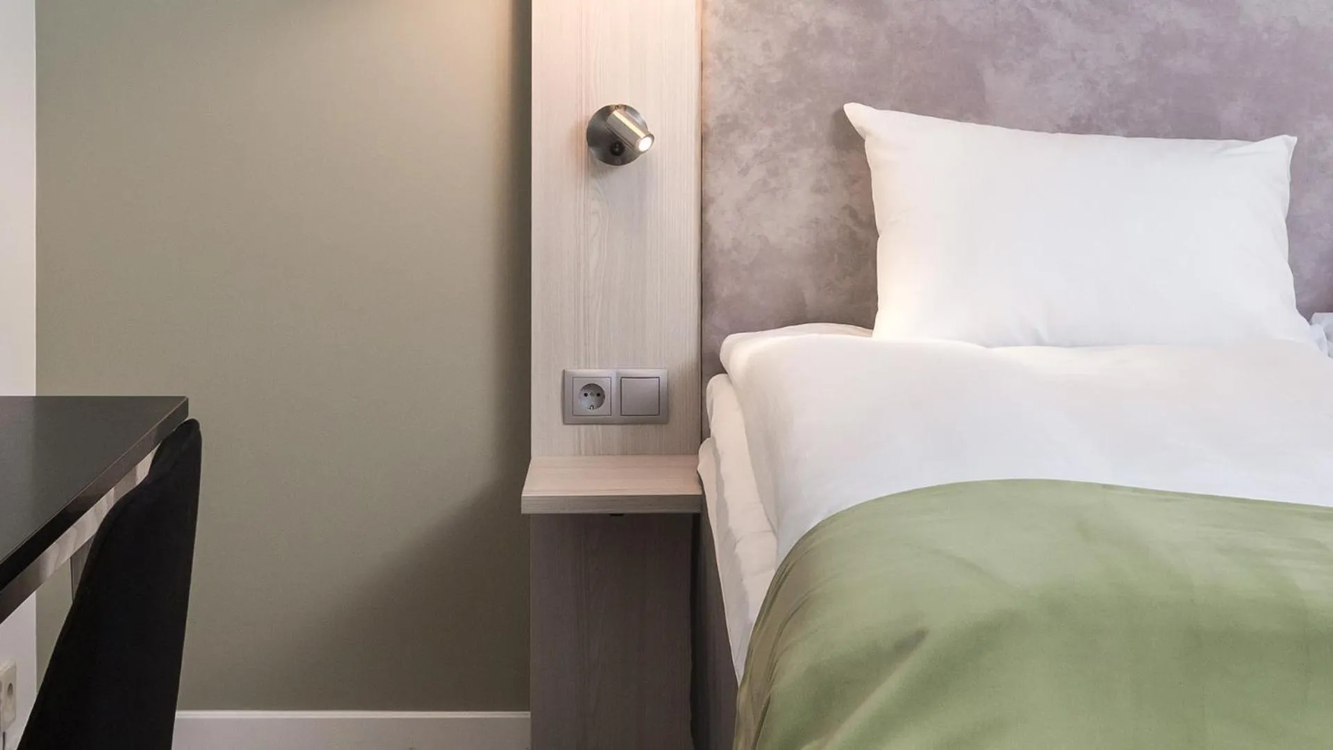 Bed in Quality Hotel Entry