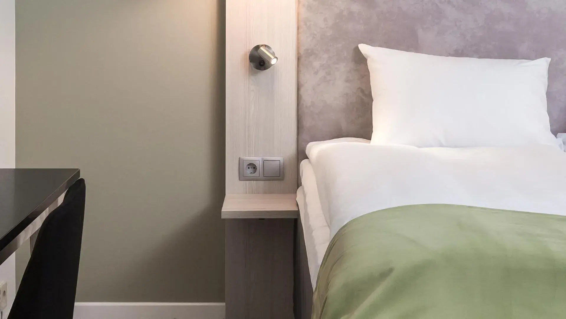 Bed in Quality Hotel Entry Bed in Quality Hotel Entry