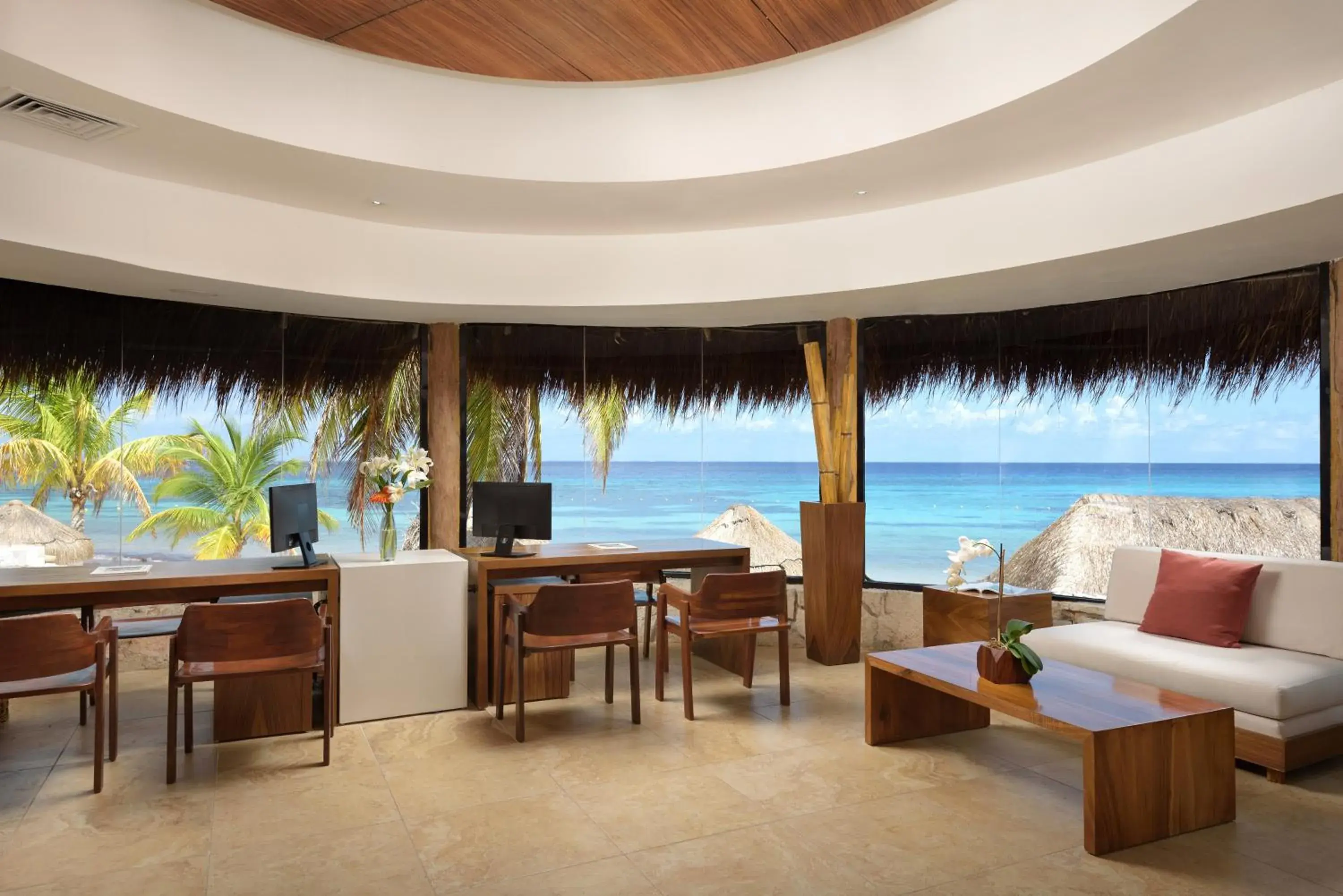 Lounge or bar in Melia Cozumel All Inclusive Lounge or bar in Melia Cozumel All Inclusive