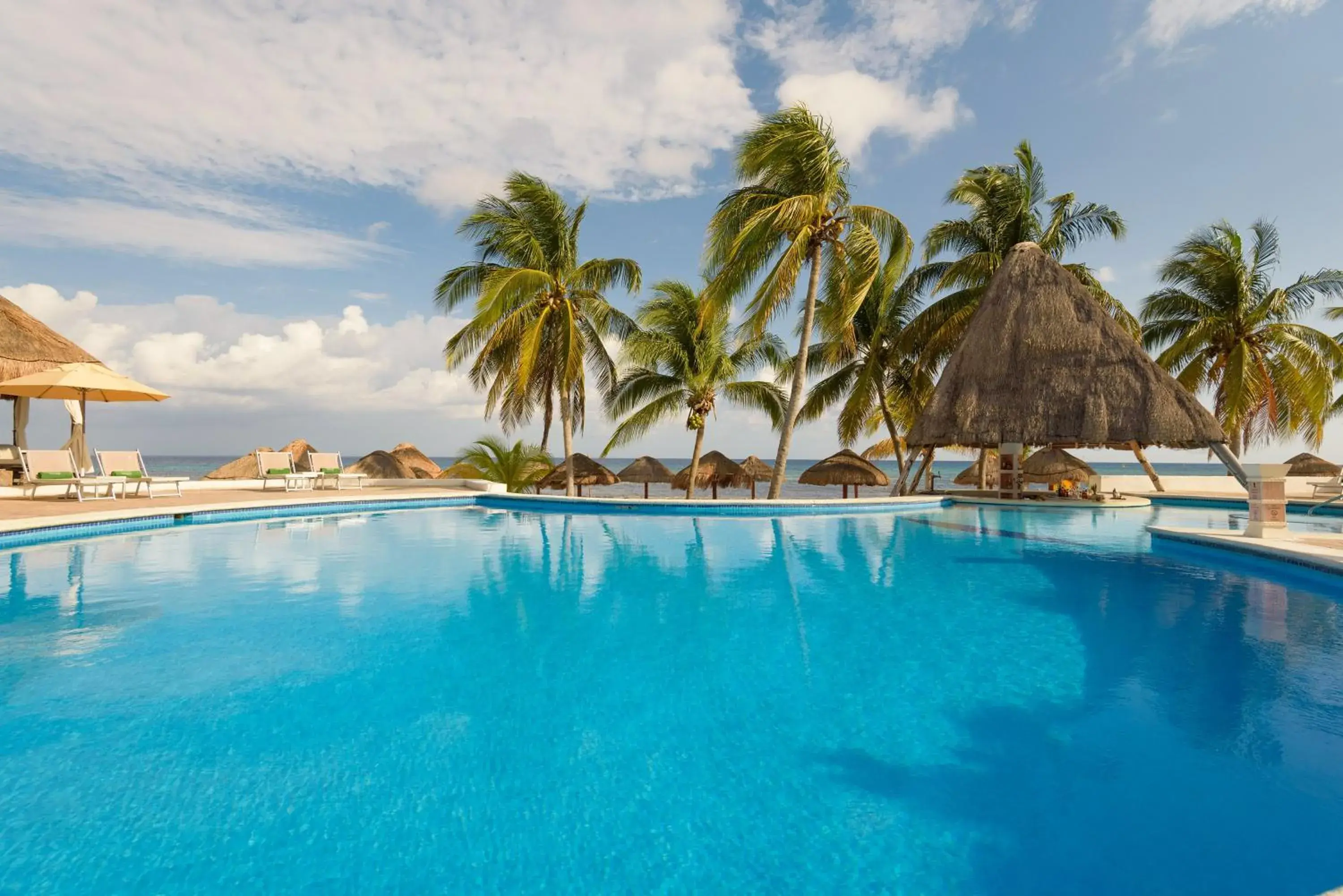 Swimming pool in Melia Cozumel All Inclusive Swimming pool in Melia Cozumel All Inclusive
