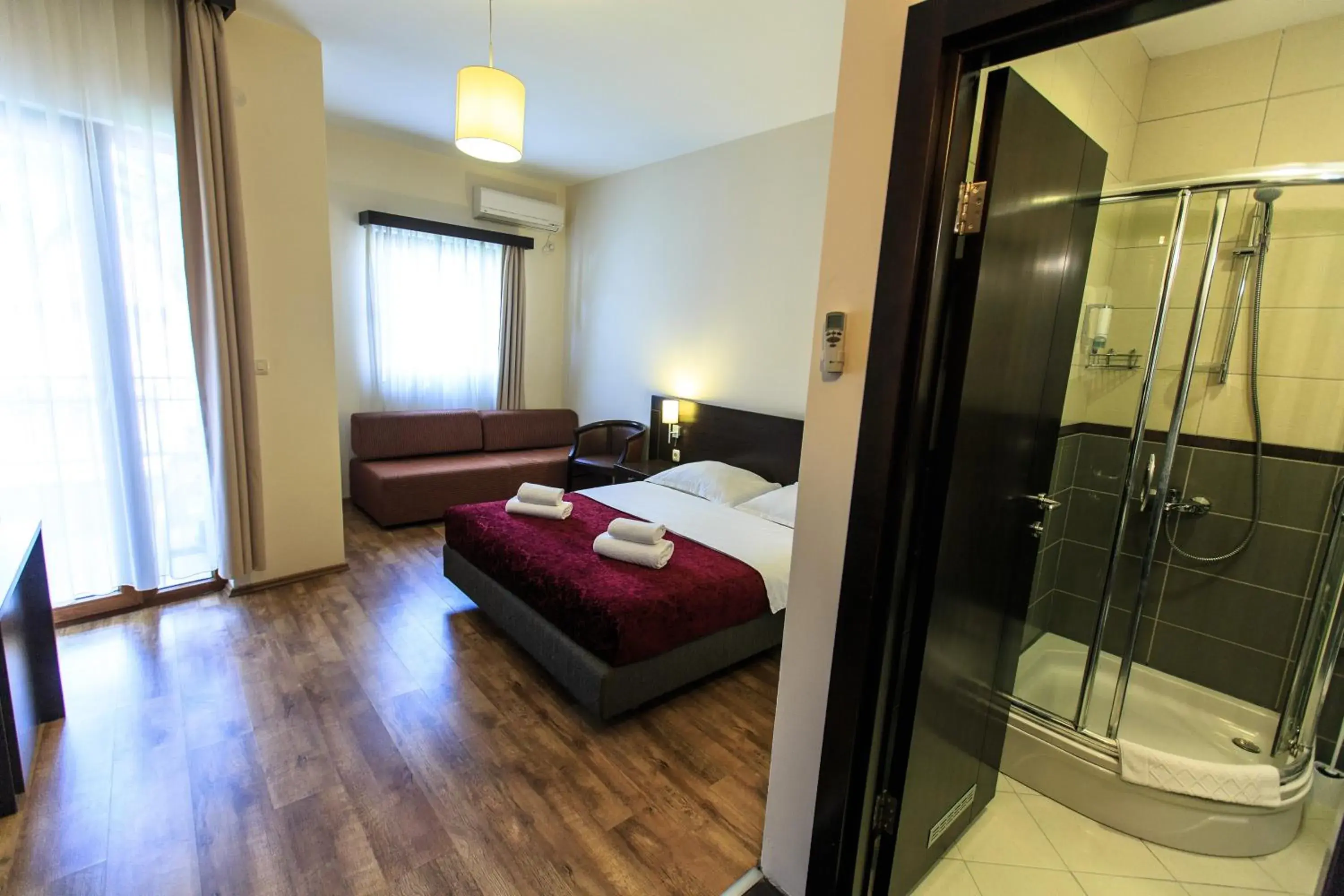 Comfort Double Room in Lucic Rooms & Suites Comfort Double Room in Lucic Rooms & Suites