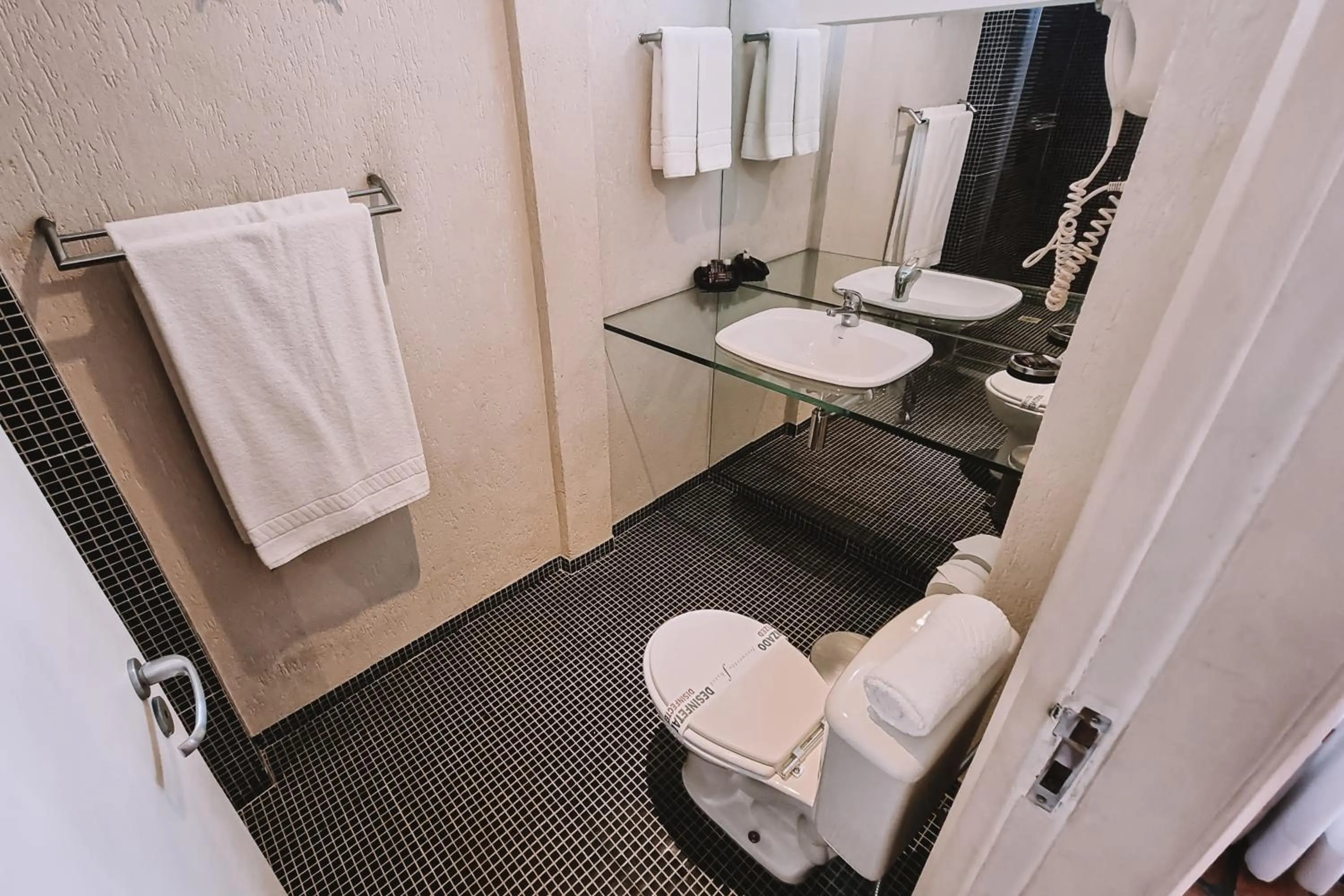 Bathroom in Ferraretto Guarujá Hotel & Spa