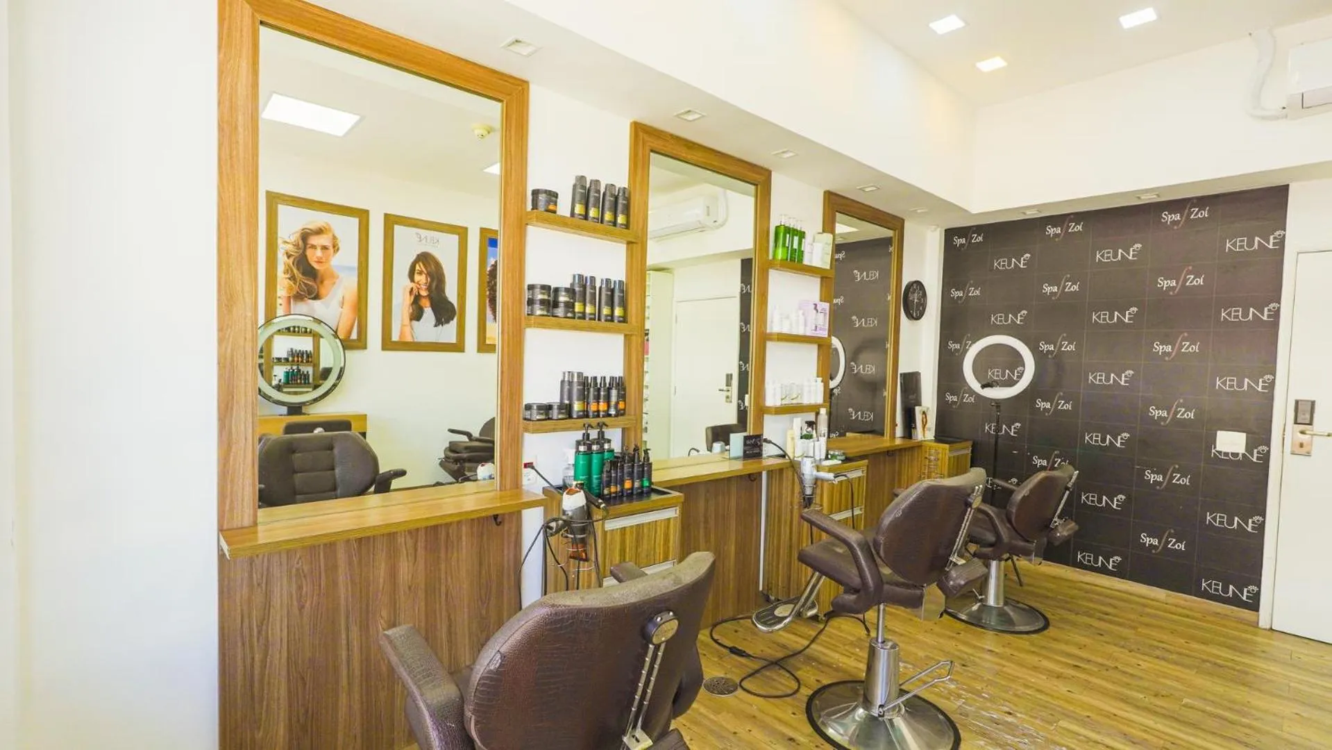 hair dresser in Ferraretto Guarujá Hotel & Spa