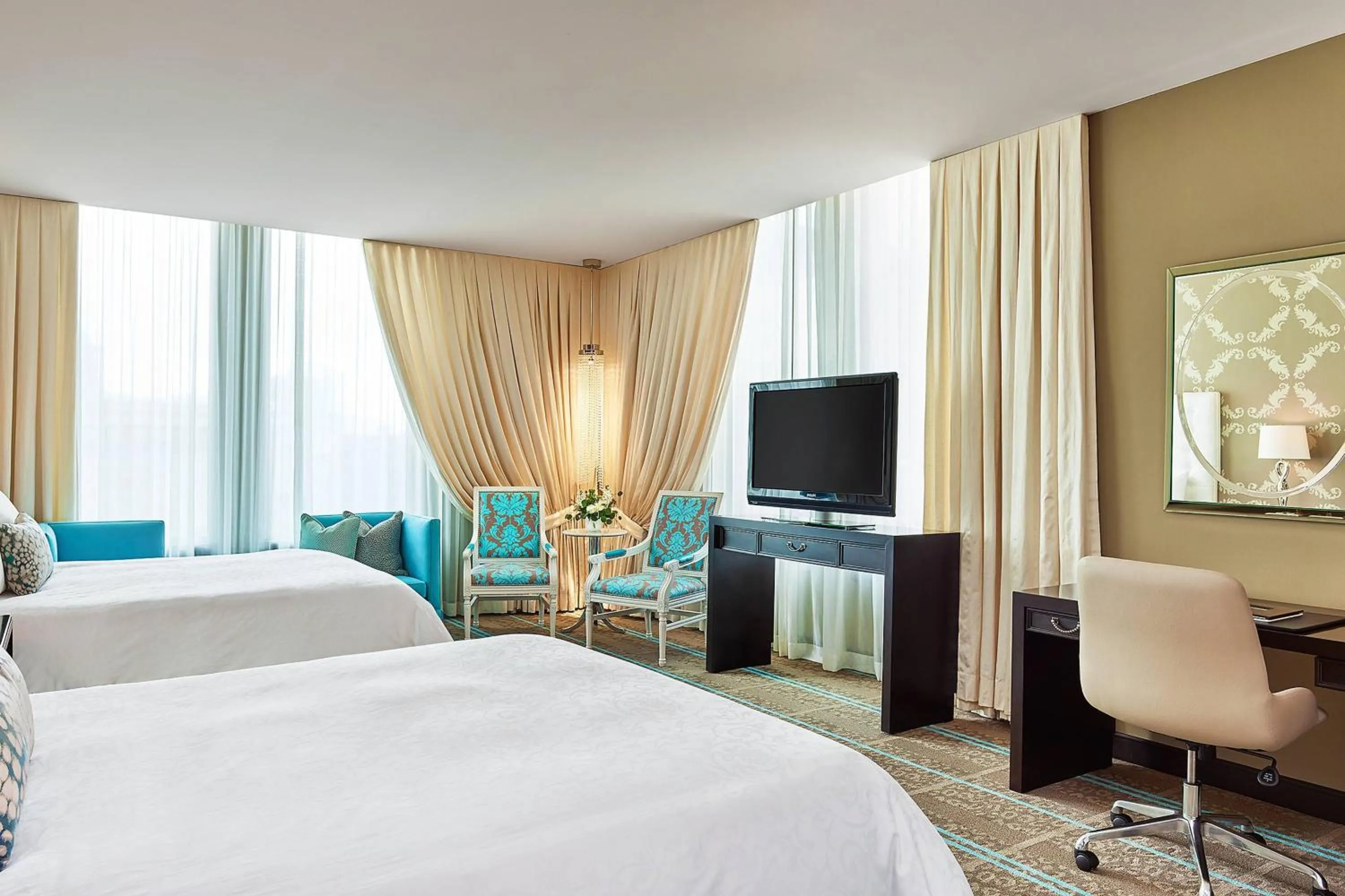 Photo of the whole room, Bed in The Nines, a Luxury Collection Hotel, Portland