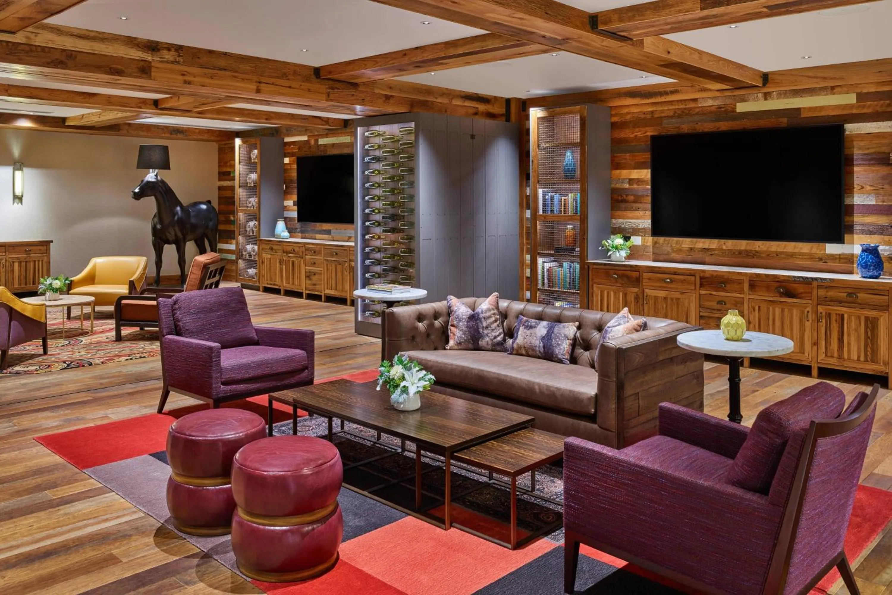Lounge or bar in The Nines, a Luxury Collection Hotel, Portland