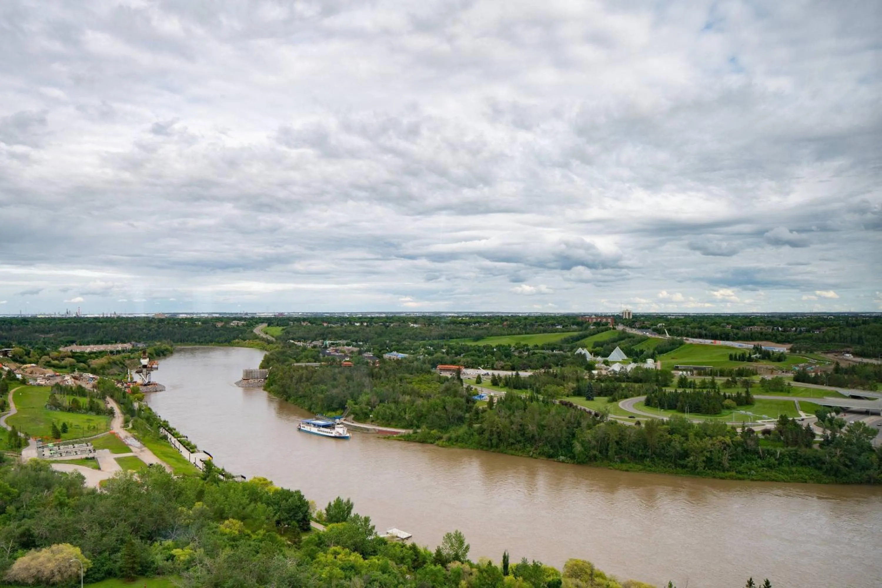 Photo of the whole room in Courtyard by Marriott Edmonton Downtown
