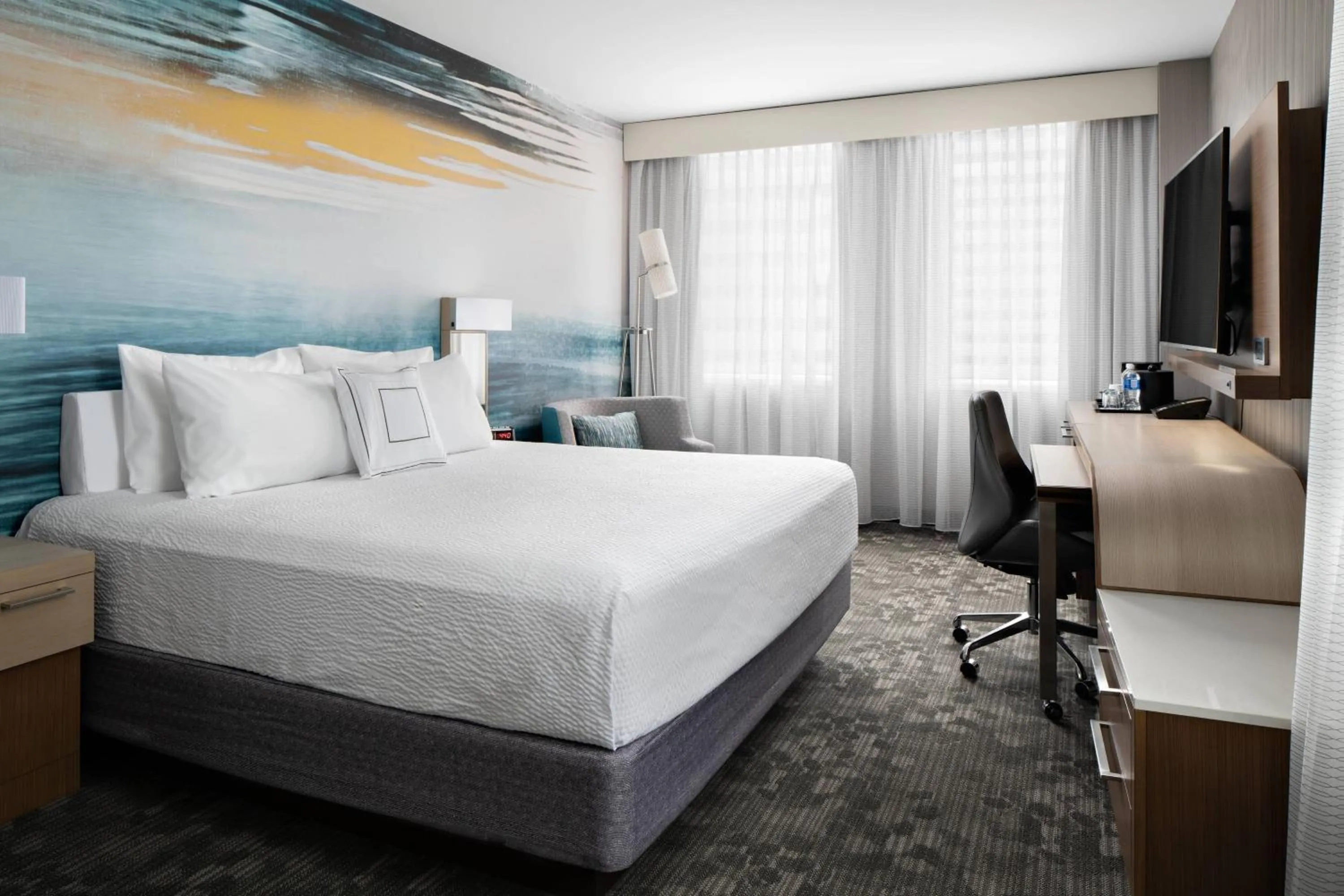 Photo of the whole room, Bed in Courtyard by Marriott Edmonton Downtown