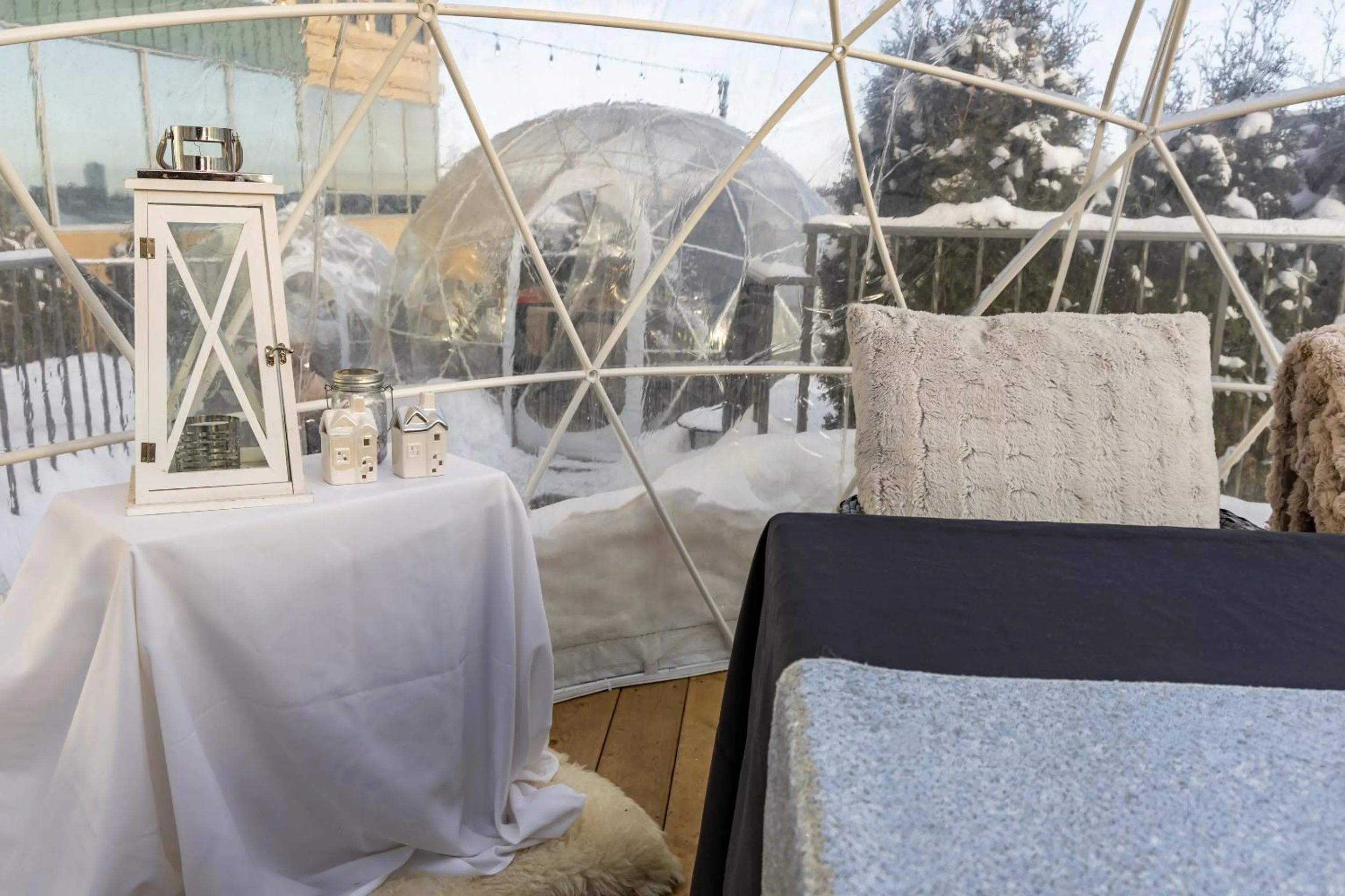 Restaurant/places to eat in Courtyard by Marriott Edmonton Downtown