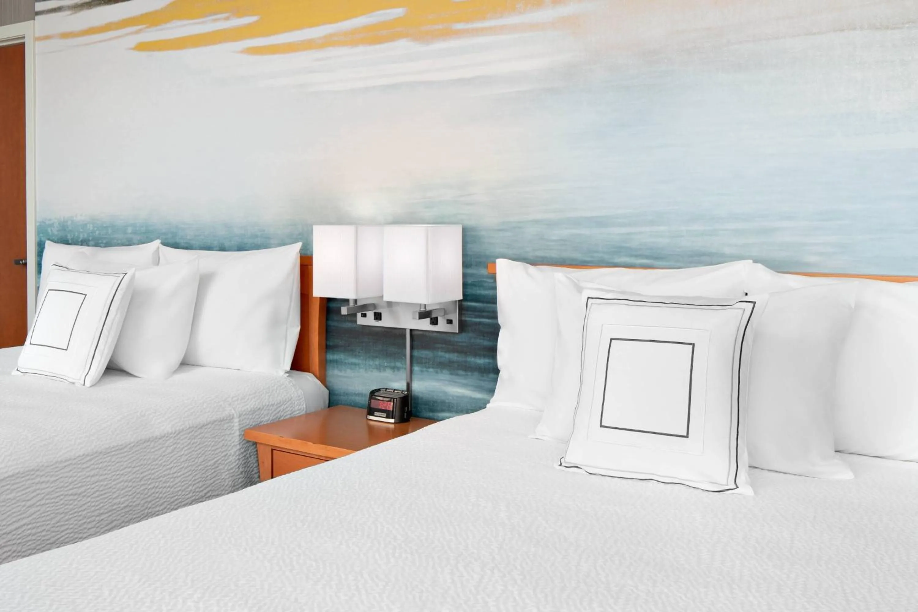 Photo of the whole room, Bed in Courtyard by Marriott Edmonton Downtown