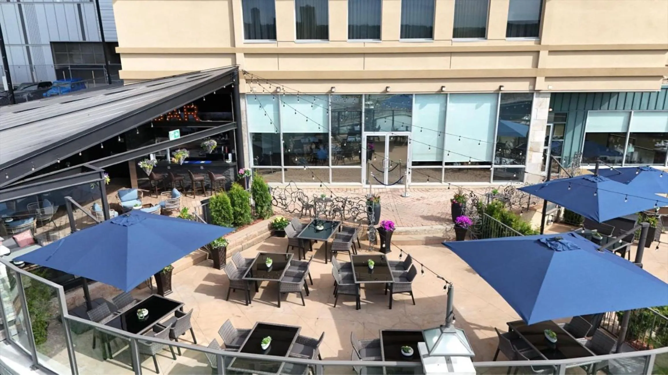 Restaurant/places to eat in Courtyard by Marriott Edmonton Downtown