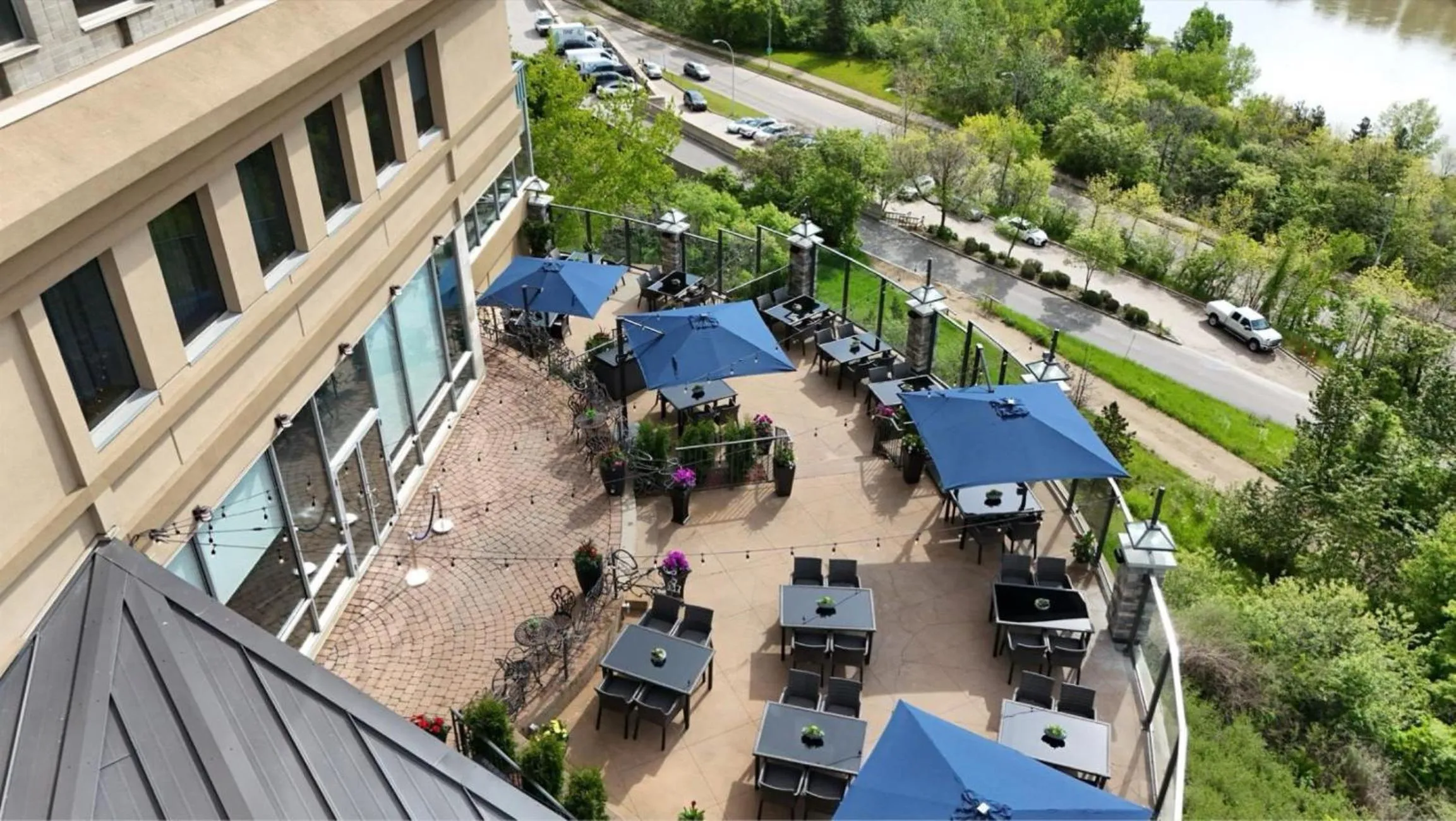 Restaurant/places to eat in Courtyard by Marriott Edmonton Downtown