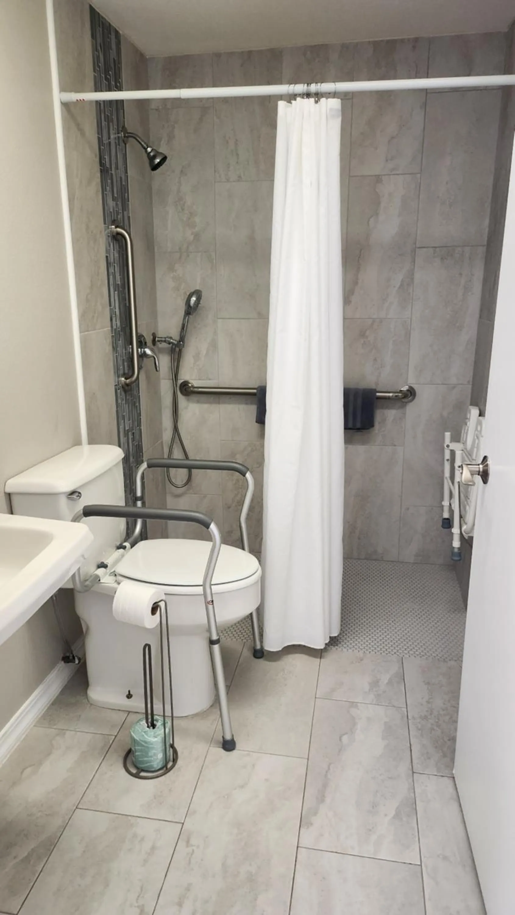 Shower in Golden Arrow Motel