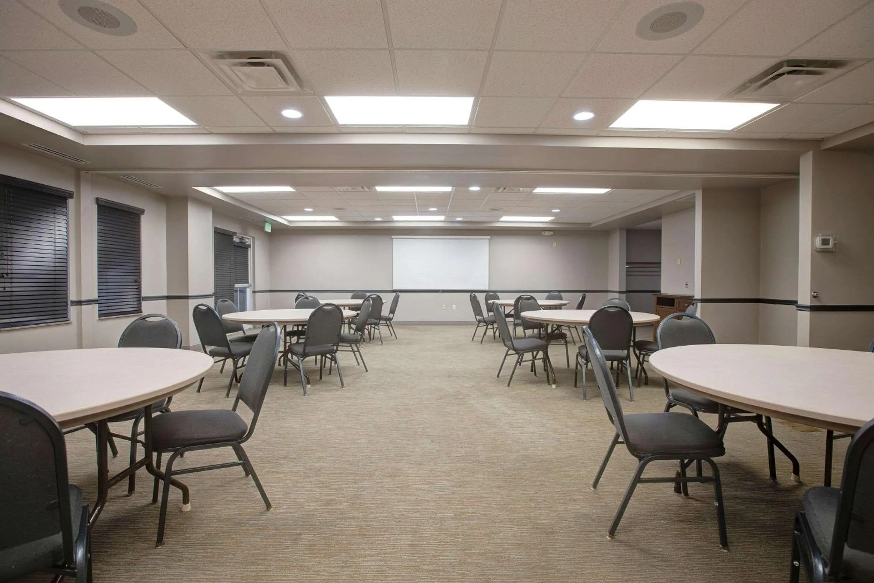Meeting/conference room in Comfort Inn & Suites St Paul Northeast