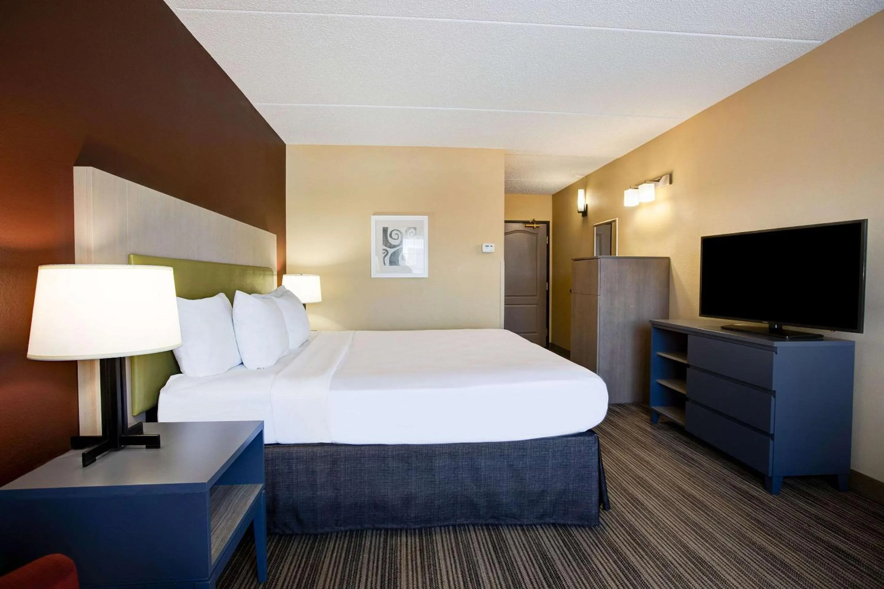 Bedroom, Bed in Comfort Inn & Suites St Paul Northeast