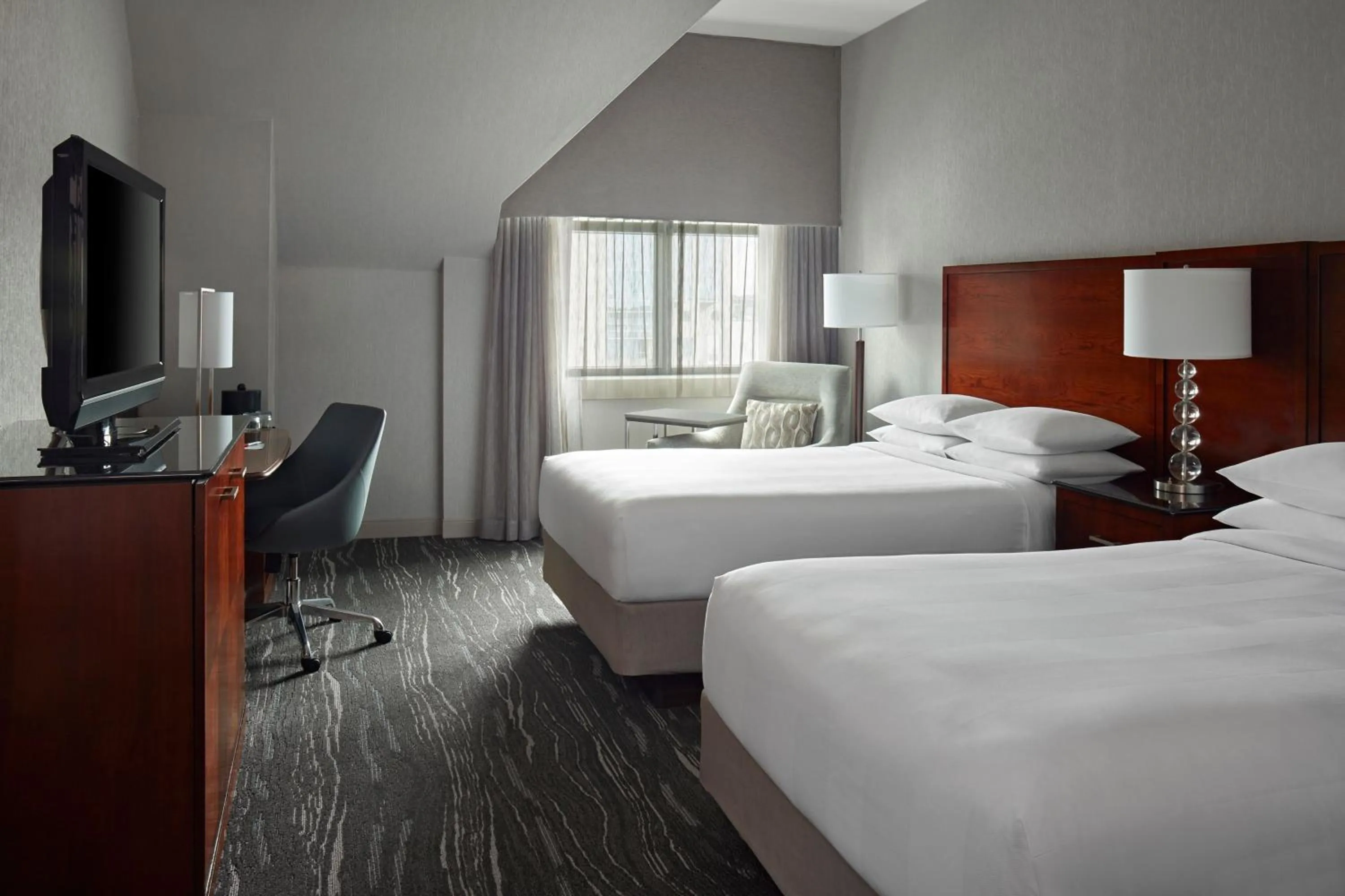Photo of the whole room, Bed in Halifax Marriott Harbourfront Hotel