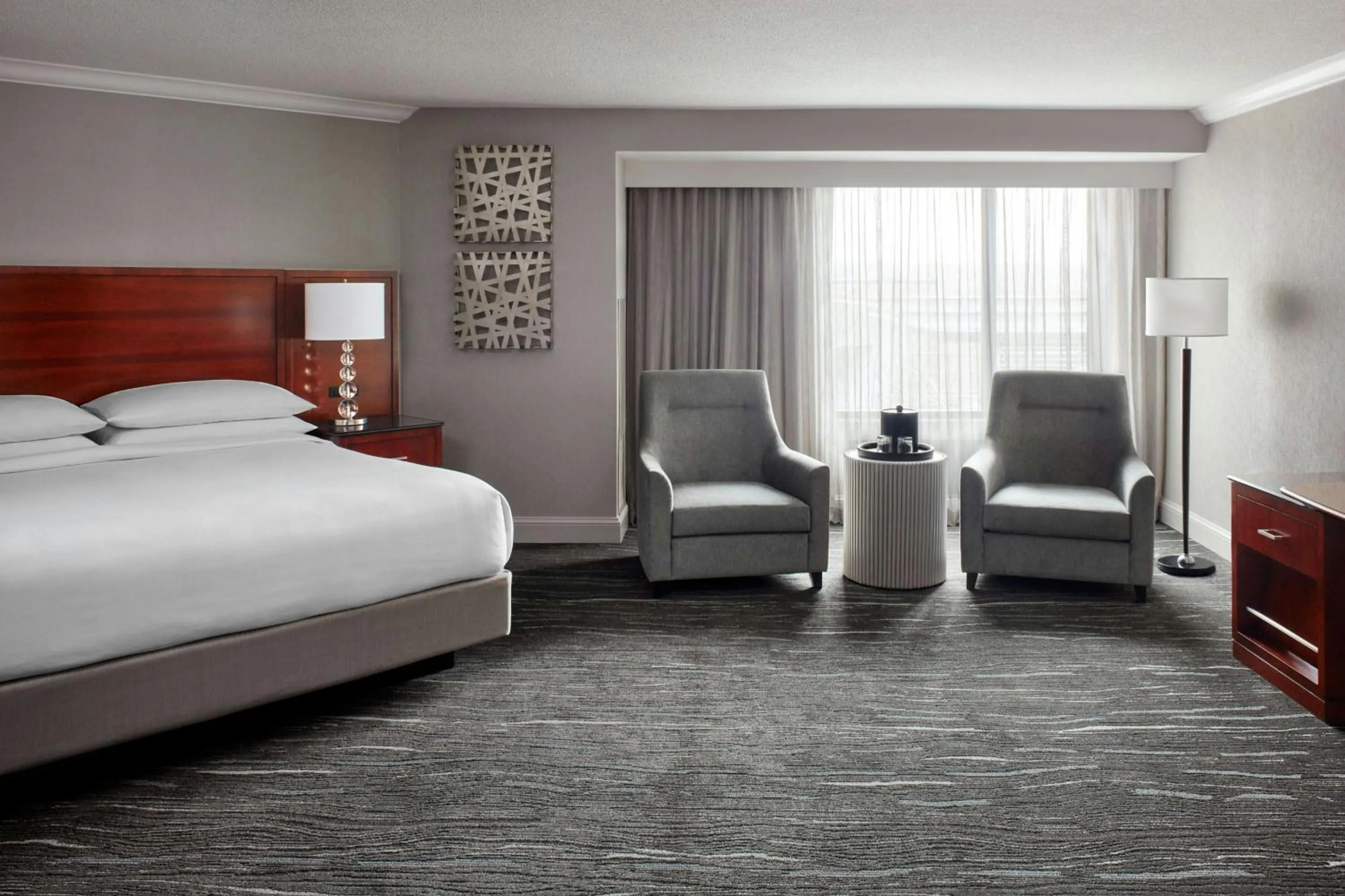 Photo of the whole room, Bed in Halifax Marriott Harbourfront Hotel