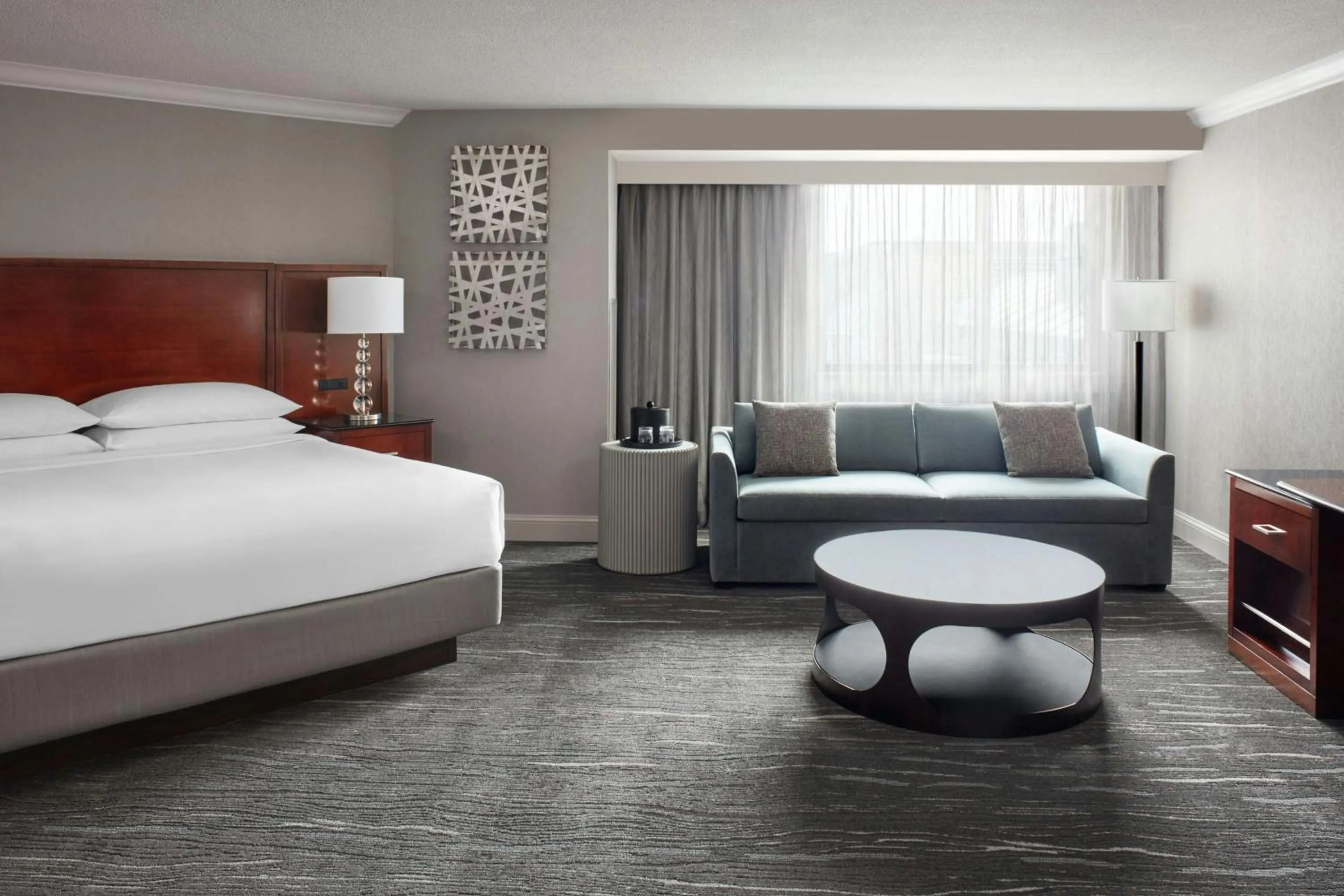 Photo of the whole room, Bed in Halifax Marriott Harbourfront Hotel