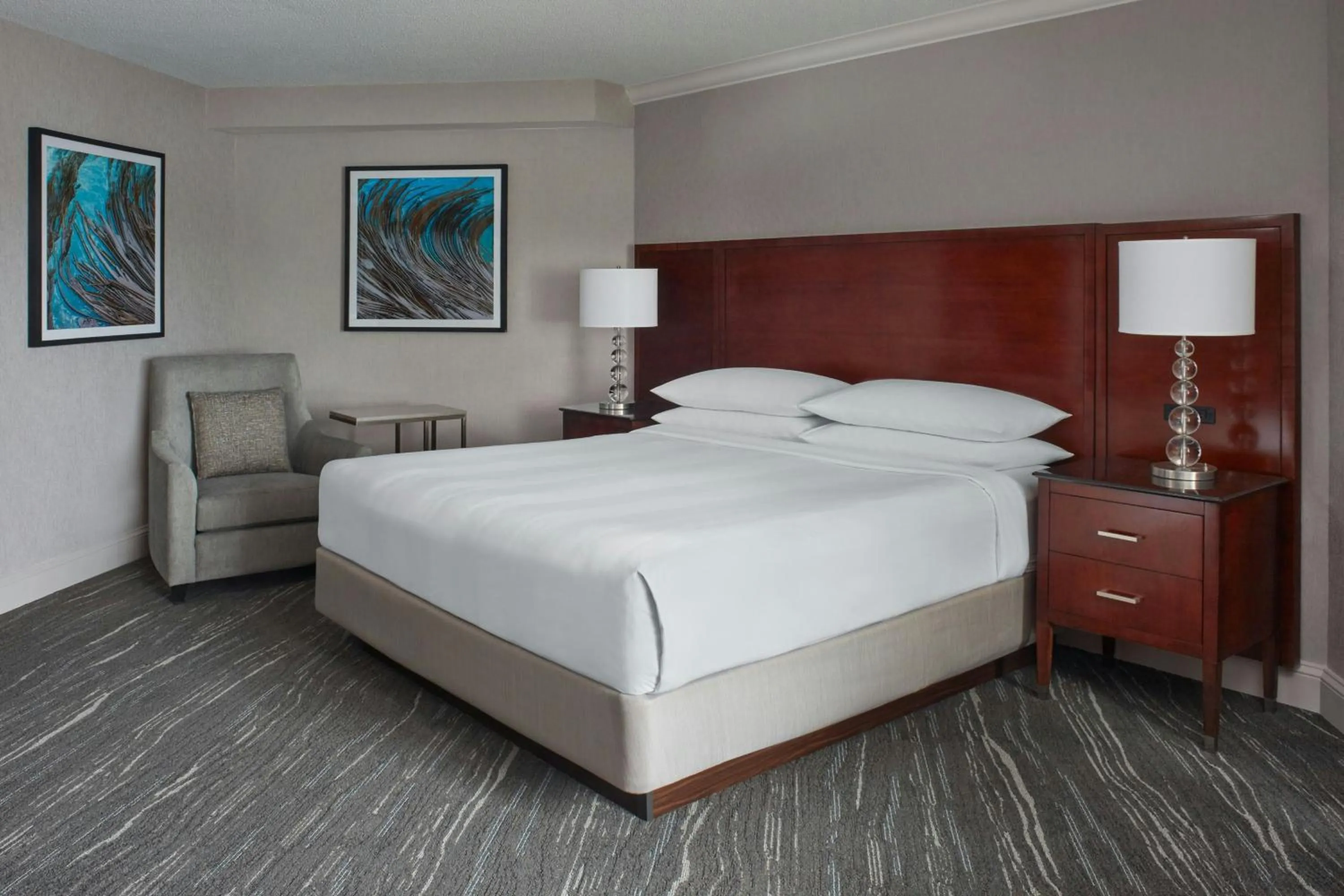Photo of the whole room, Bed in Halifax Marriott Harbourfront Hotel