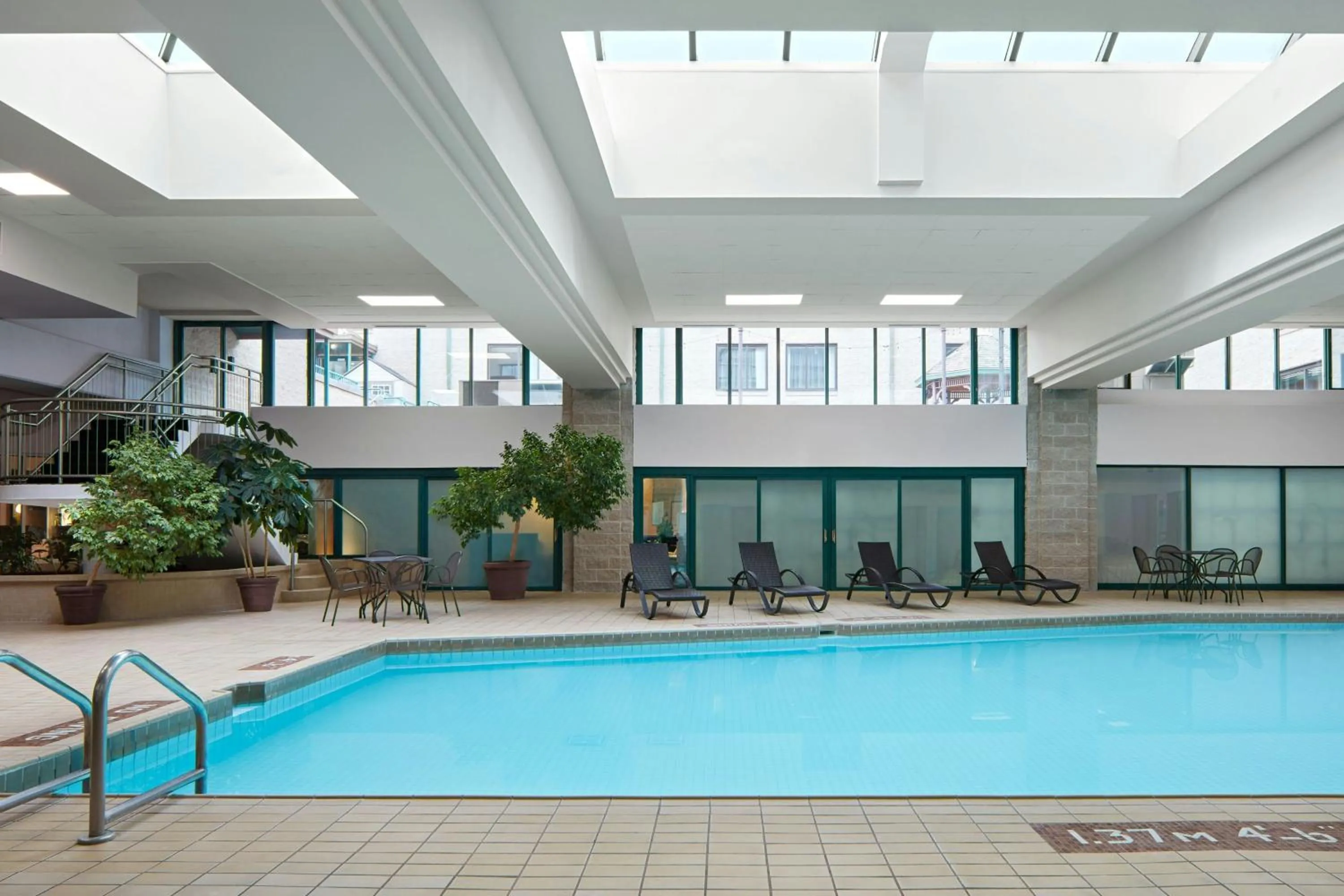 Swimming pool in Halifax Marriott Harbourfront Hotel