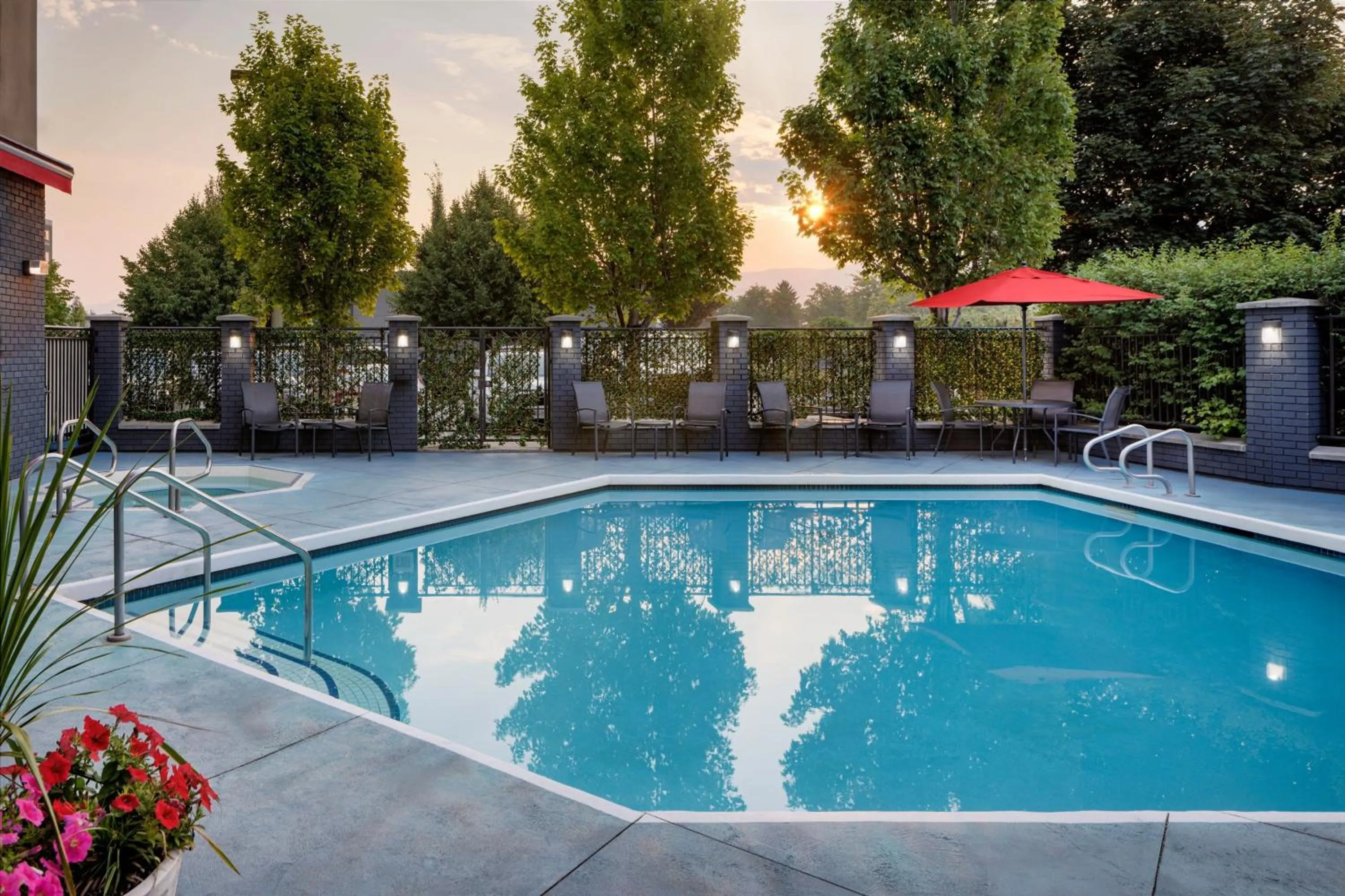 Swimming pool in Fairfield Inn & Suites by Marriott Kelowna