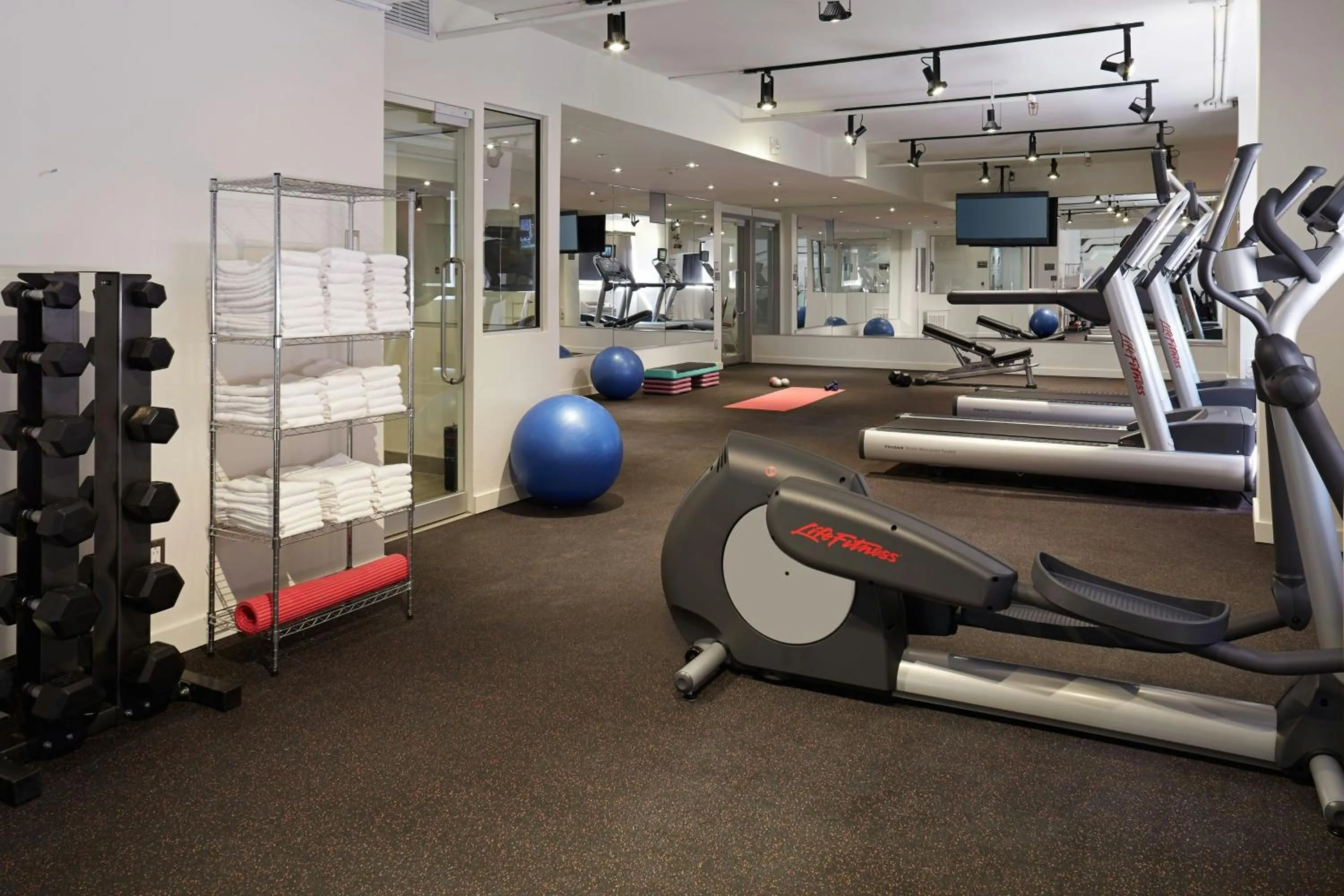 Fitness centre/facilities in Residence Inn by Marriott Montréal Downtown