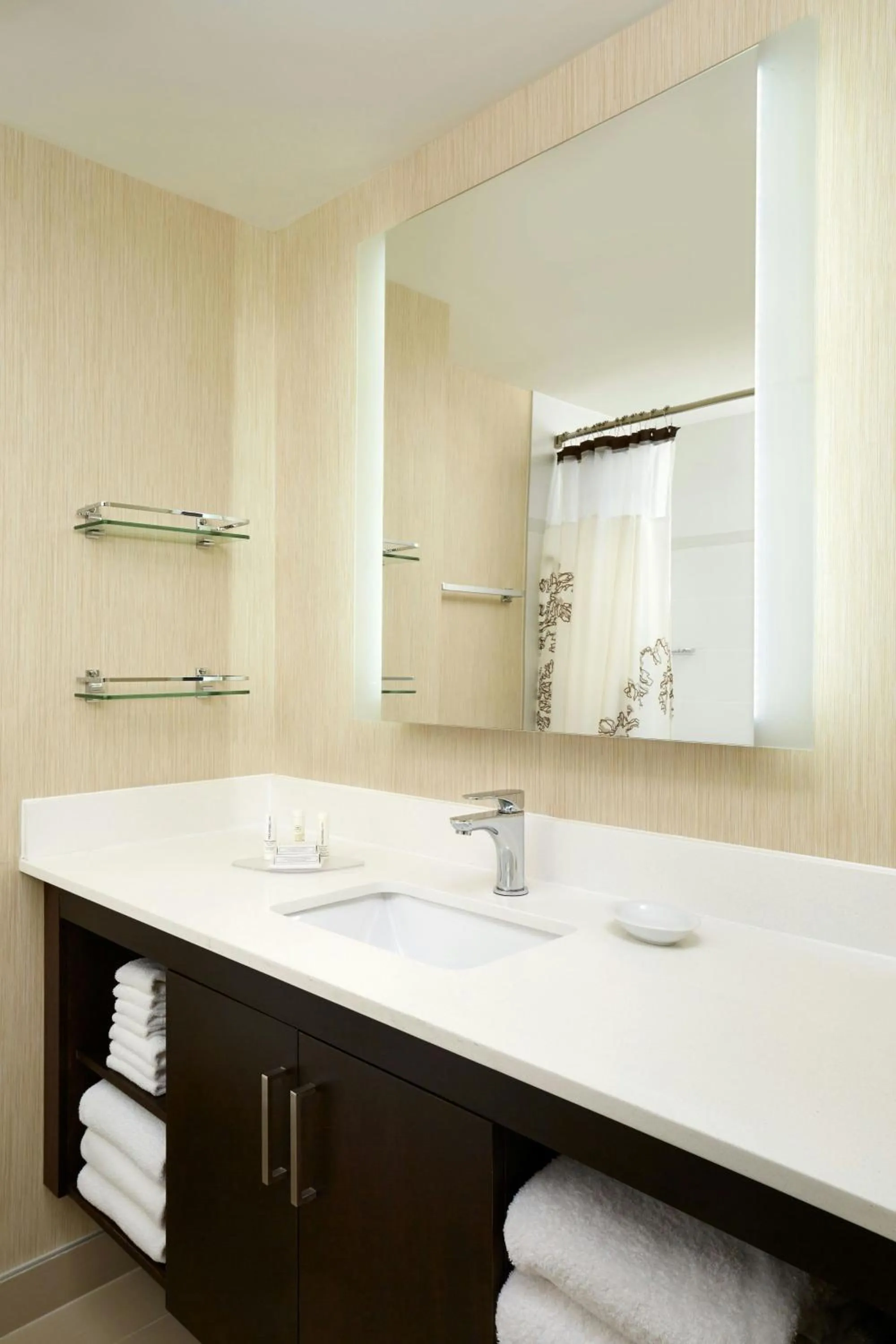 Bathroom in Residence Inn by Marriott Montréal Downtown