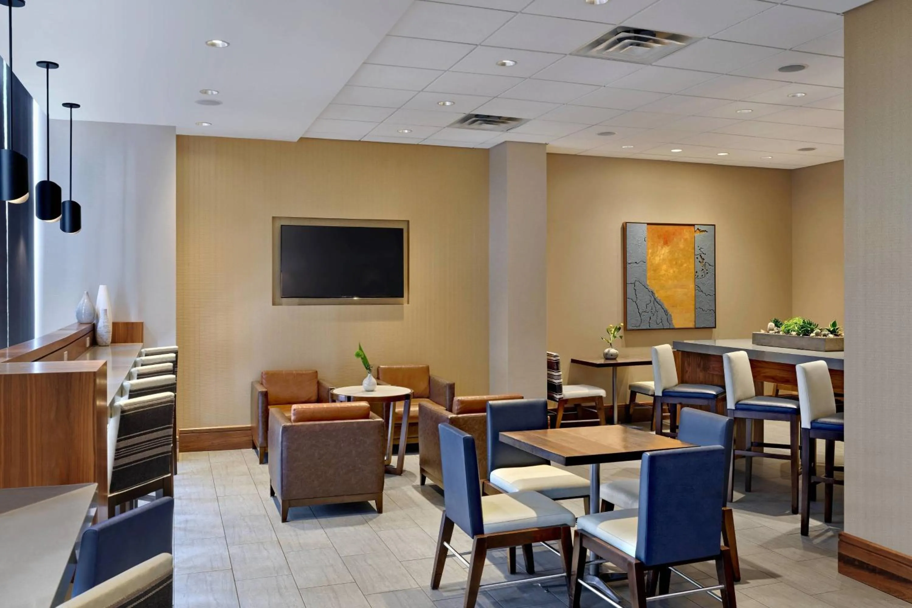 Lounge or bar in Calgary Marriott Downtown Hotel