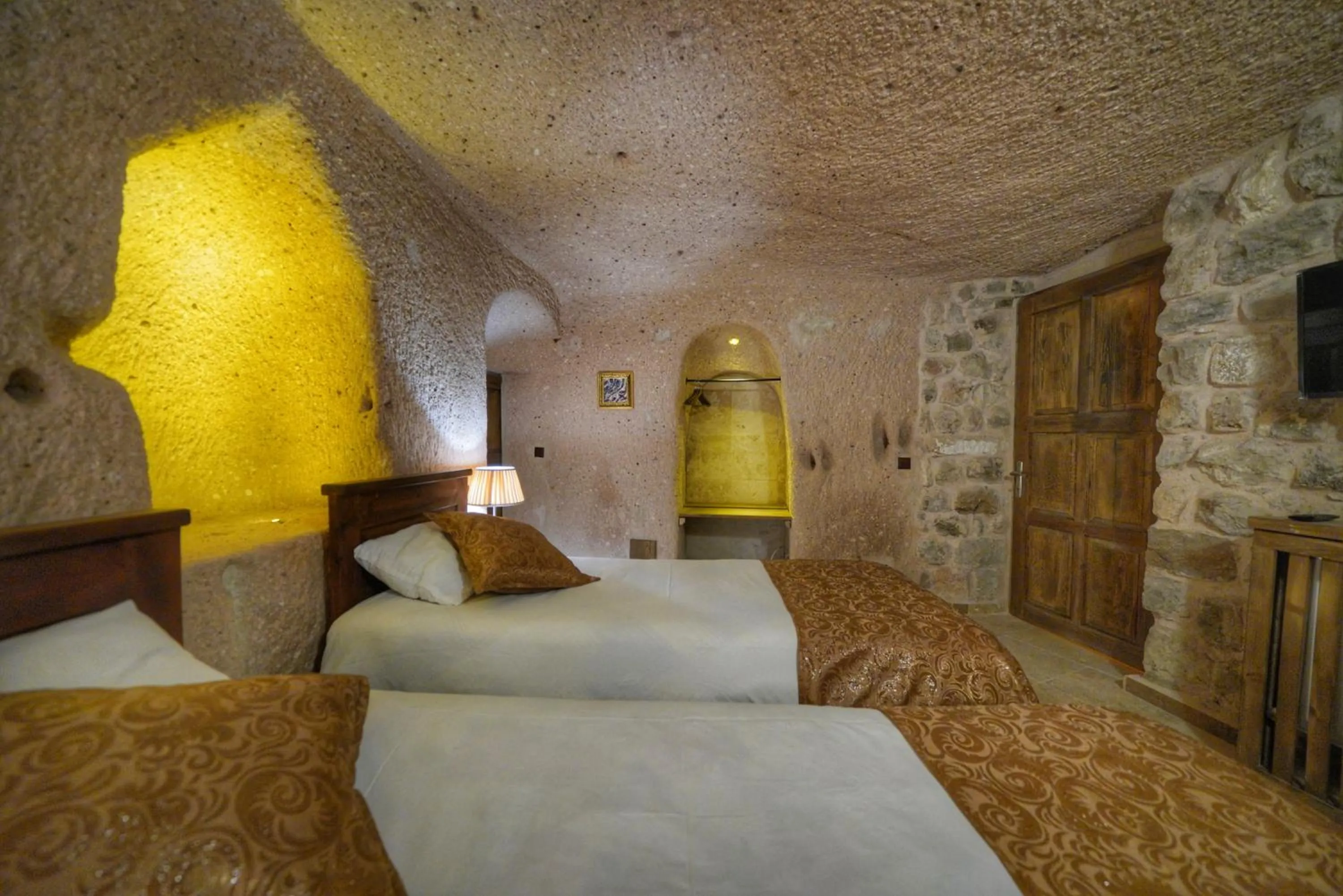 Bedroom, Bed in Takaev Cave House