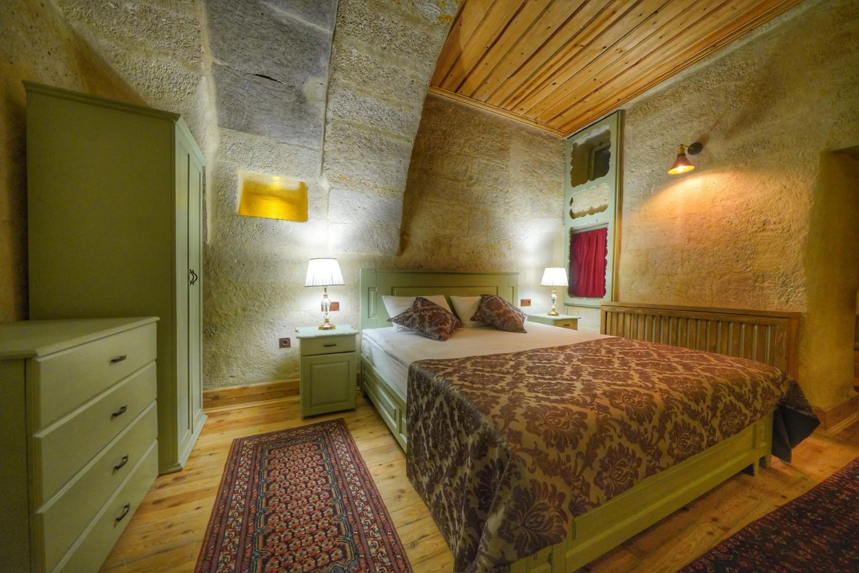 Bedroom, Bed in Takaev Cave House